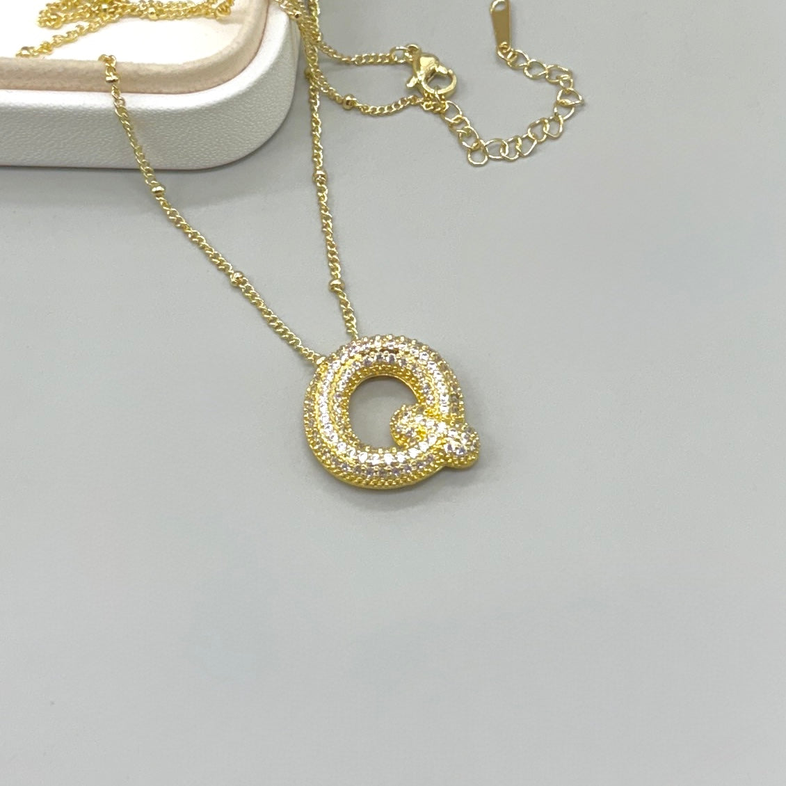 COLLAR | CADENA CON BOLITA Y LETRA