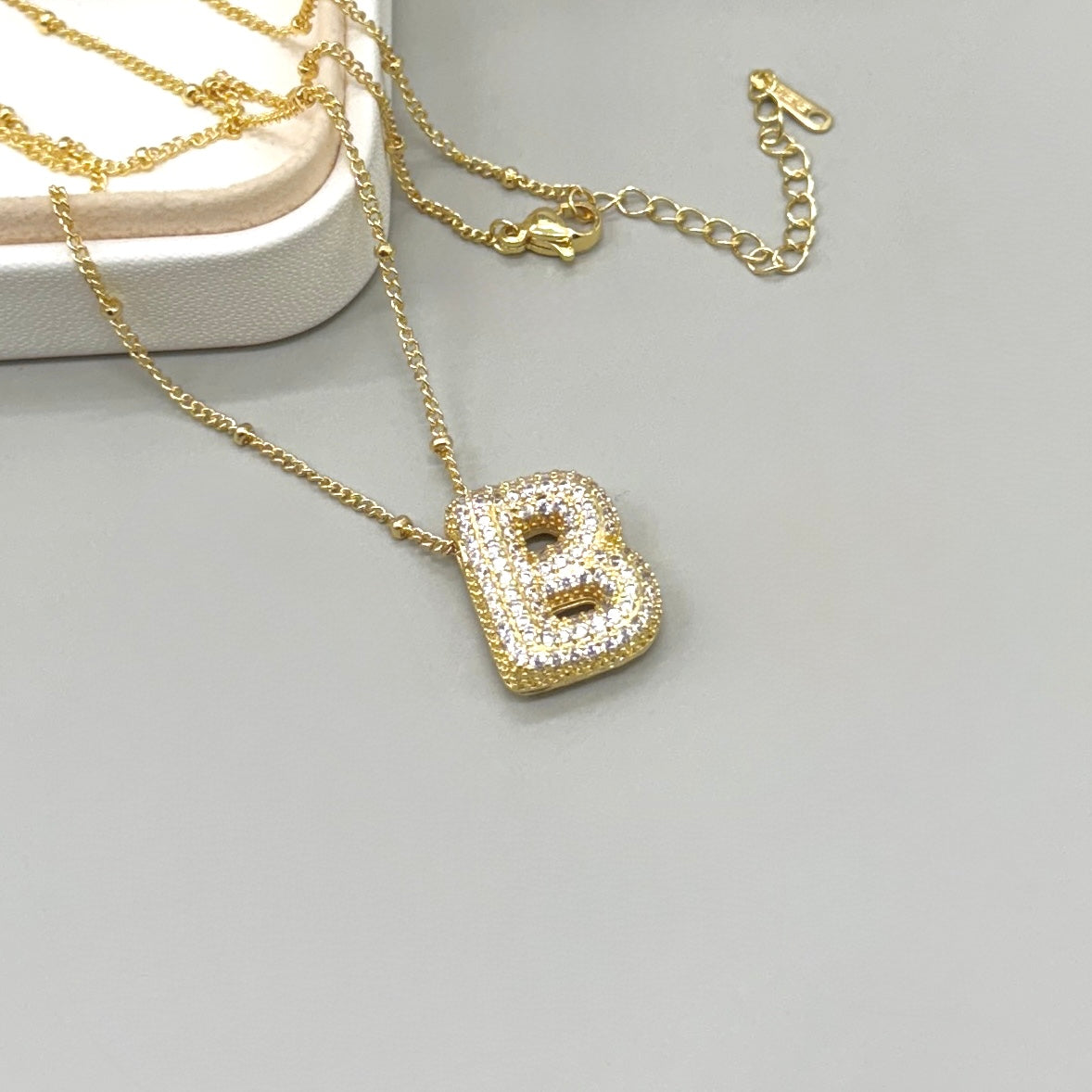 COLLAR | CADENA CON BOLITA Y LETRA