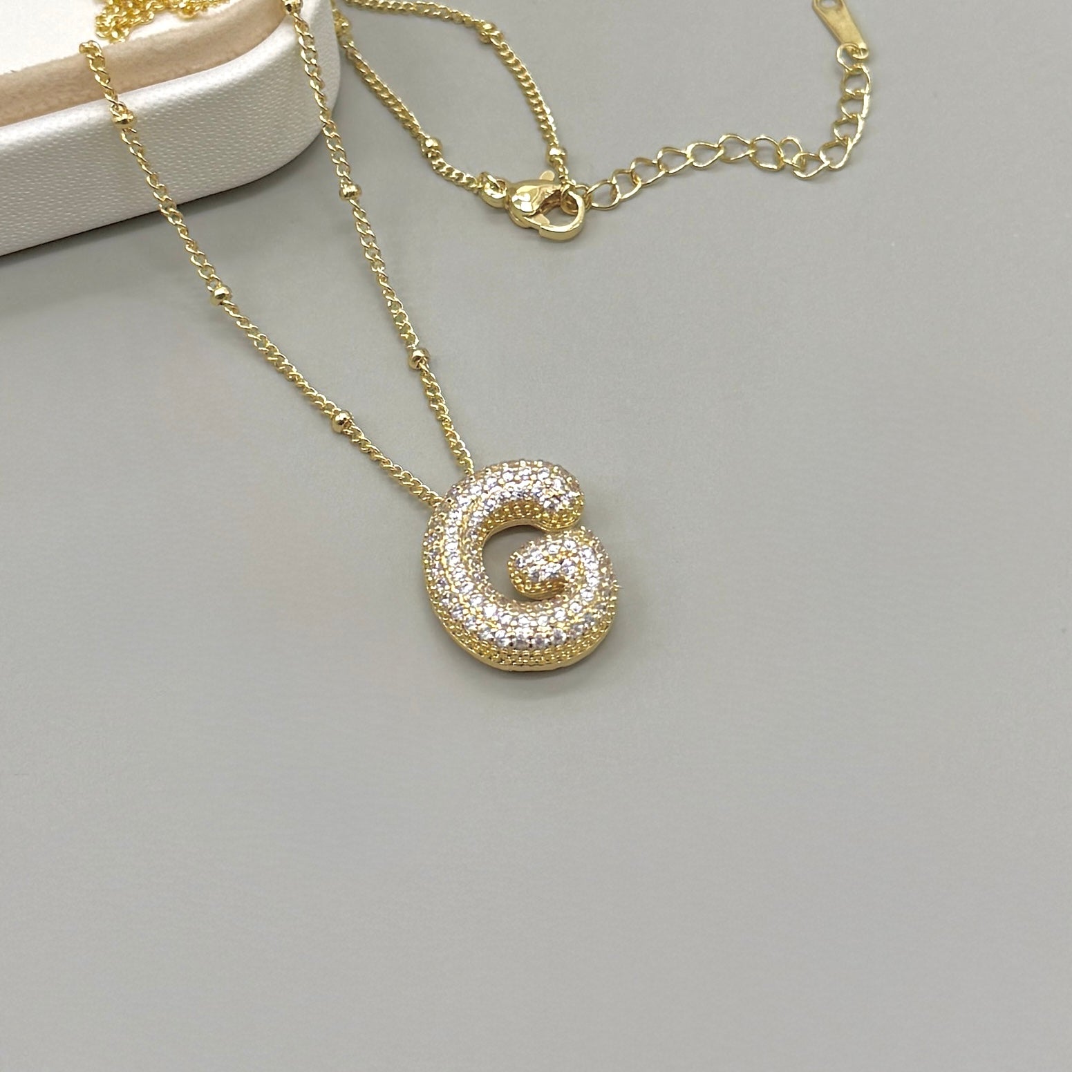 COLLAR | CADENA CON BOLITA Y LETRA