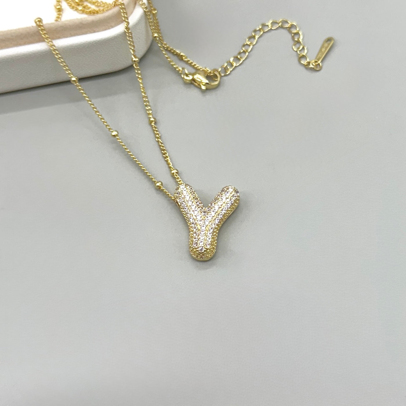 COLLAR | CADENA CON BOLITA Y LETRA