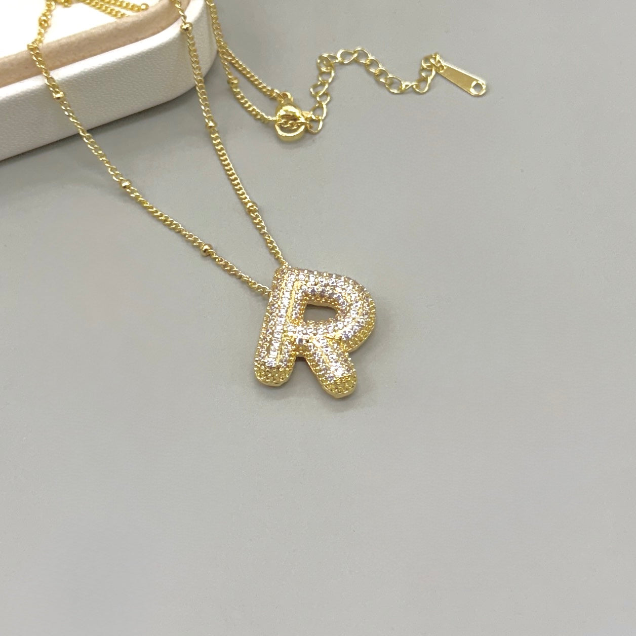 COLLAR | CADENA CON BOLITA Y LETRA