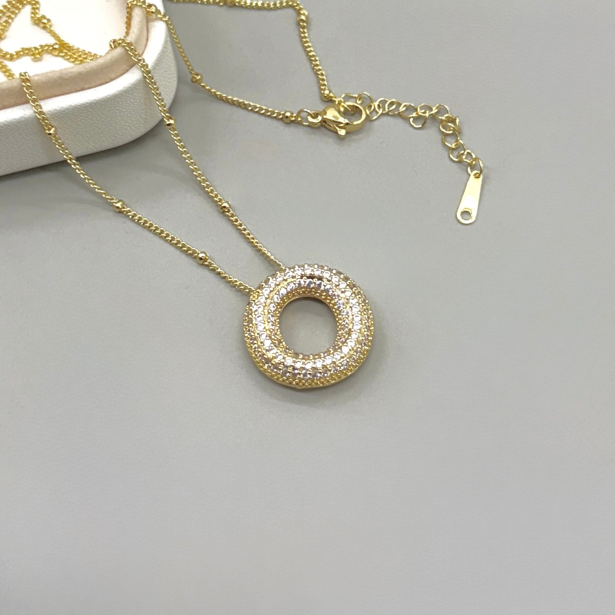 COLLAR | CADENA CON BOLITA Y LETRA