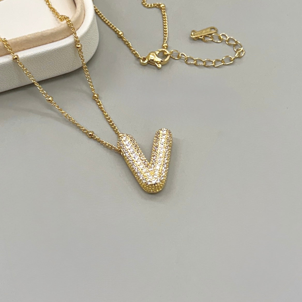 COLLAR | CADENA CON BOLITA Y LETRA