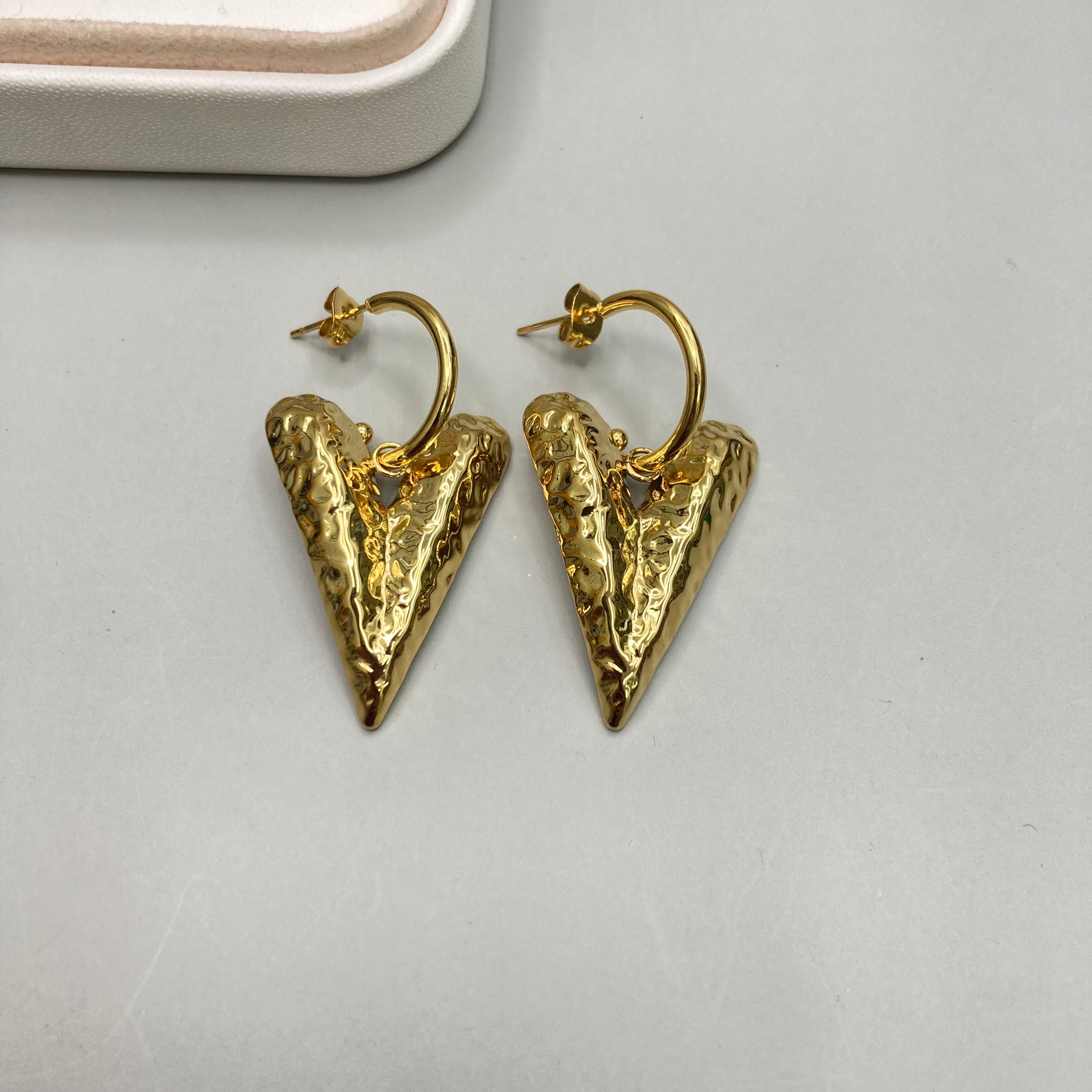 AROS | ARGOLLA CON CORAZÓN ALARGADO TEXTURIZADO