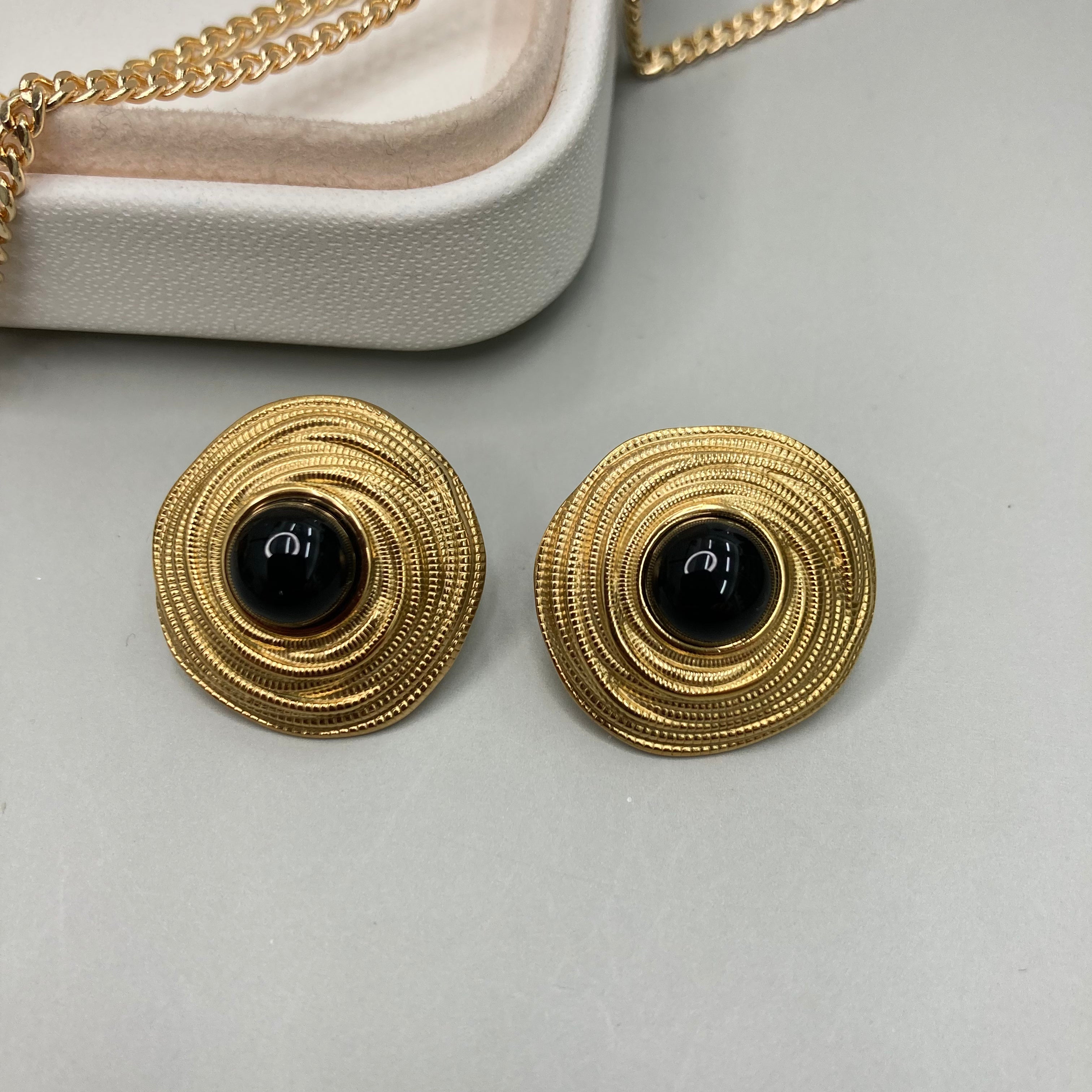 AROS | DISEÑO ESPIRAL CON PIEDRA NEGRA