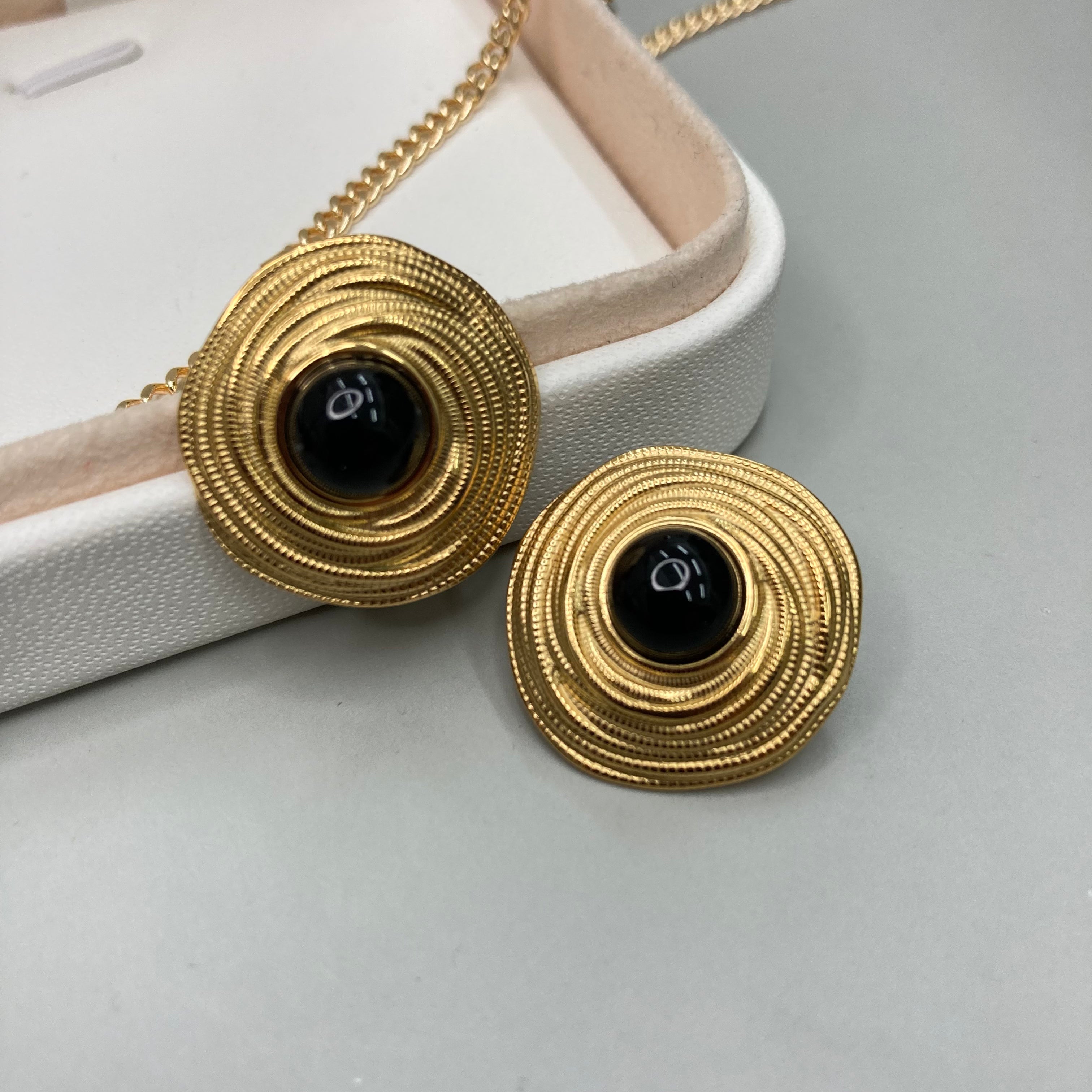 AROS | DISEÑO ESPIRAL CON PIEDRA NEGRA