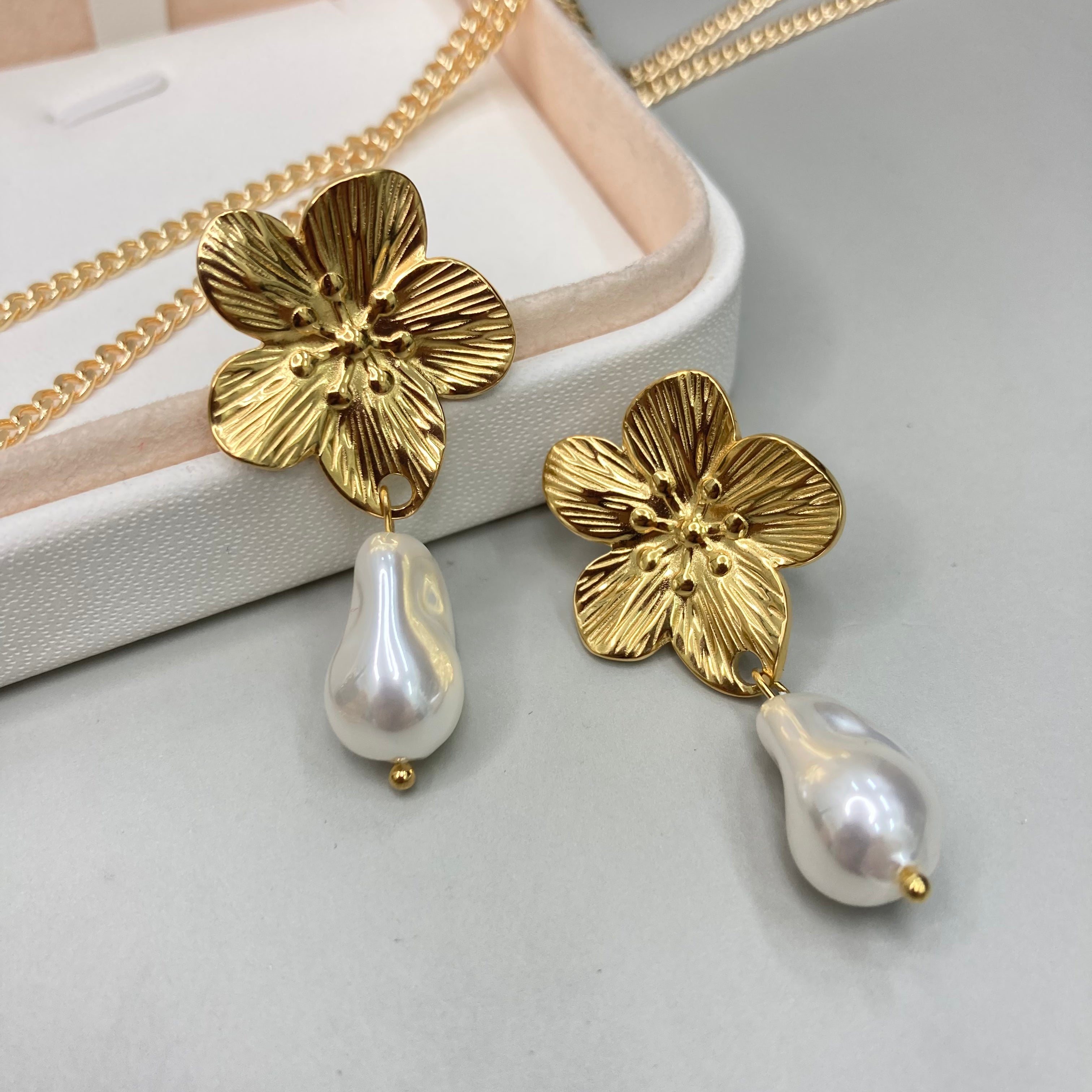 AROS | FLOR DE CEREZO CON COLGANTE DE PERLA