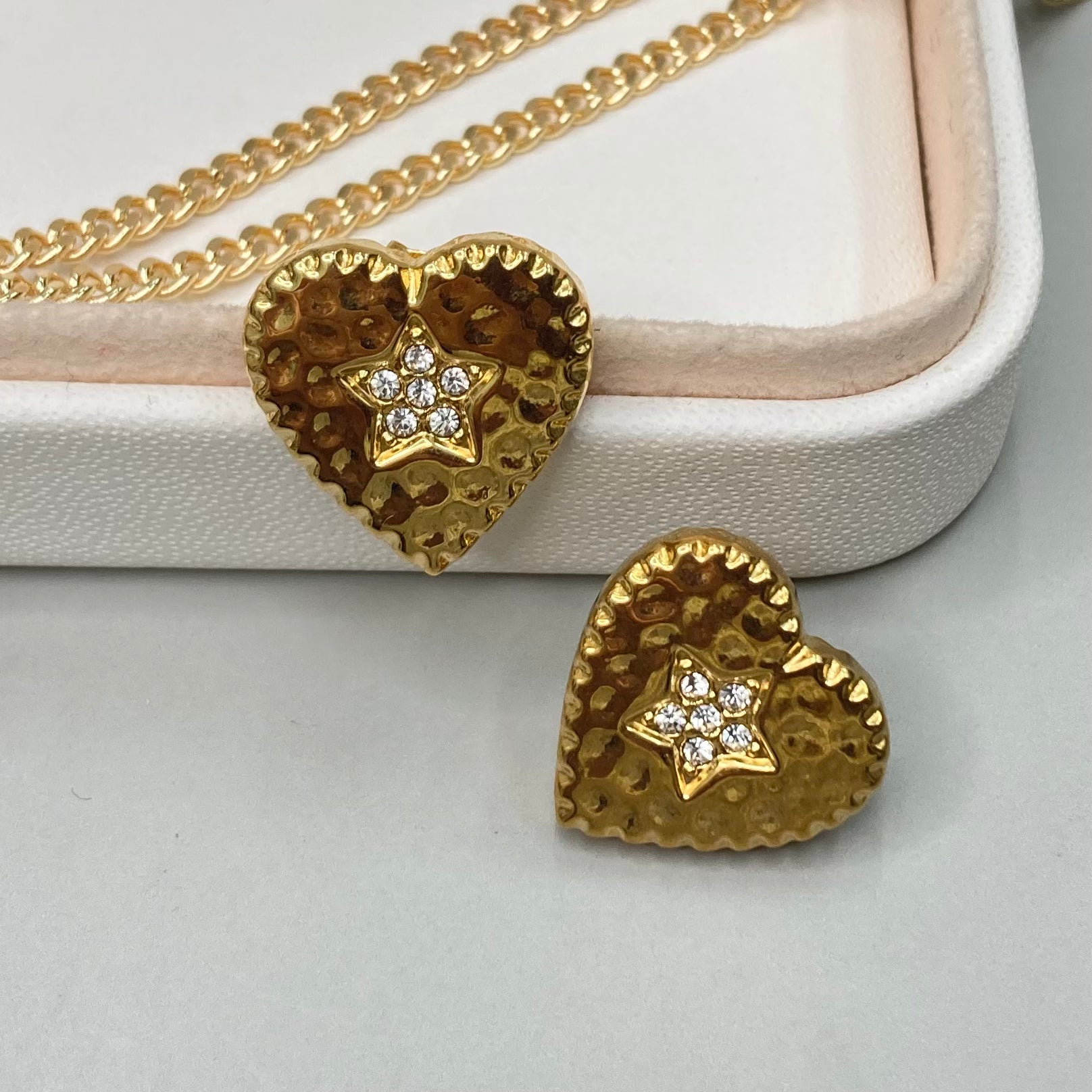 AROS | CORAZÓN CON ESTRELLA Y CRISTALES EN EL CENTRO