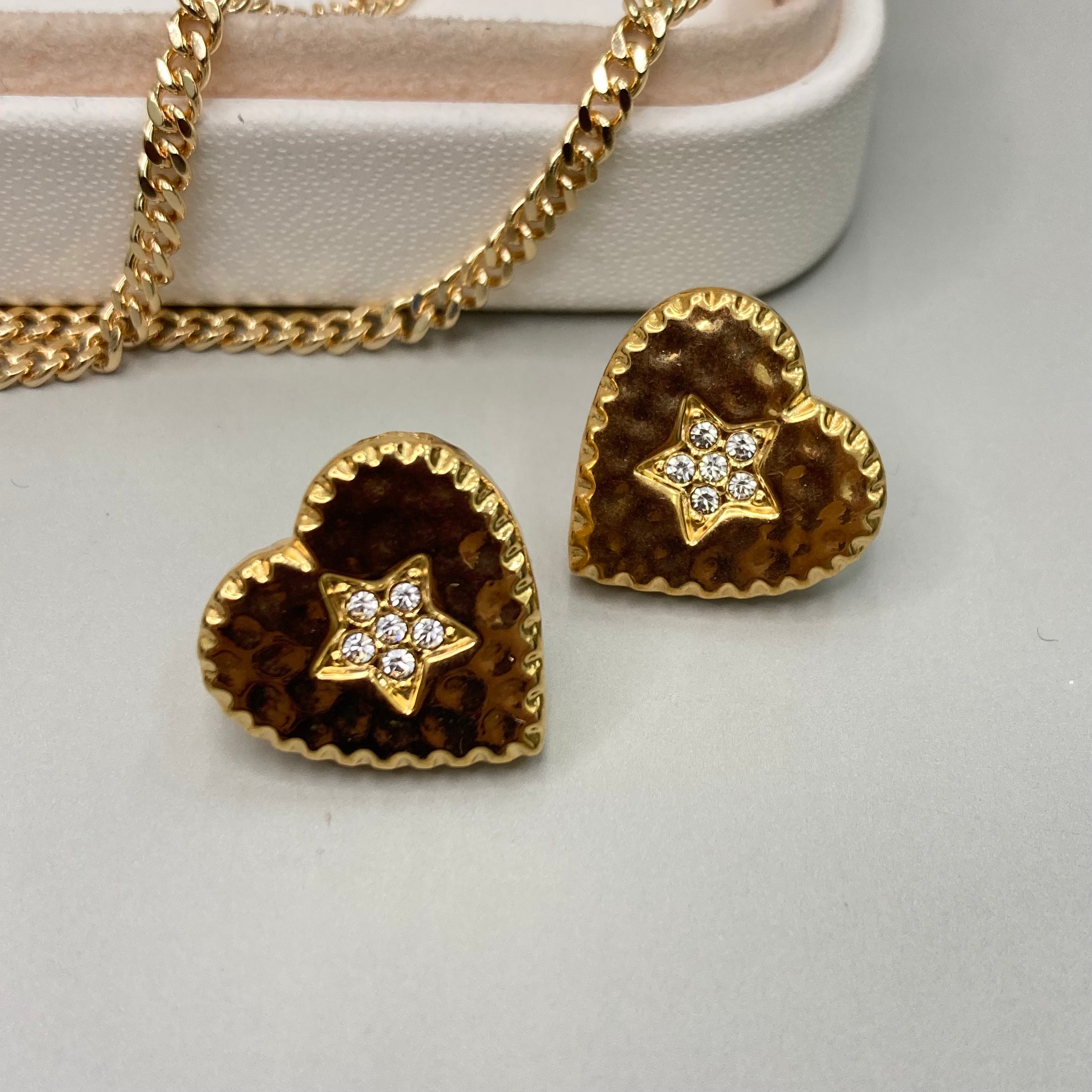 AROS | CORAZÓN CON ESTRELLA Y CRISTALES EN EL CENTRO