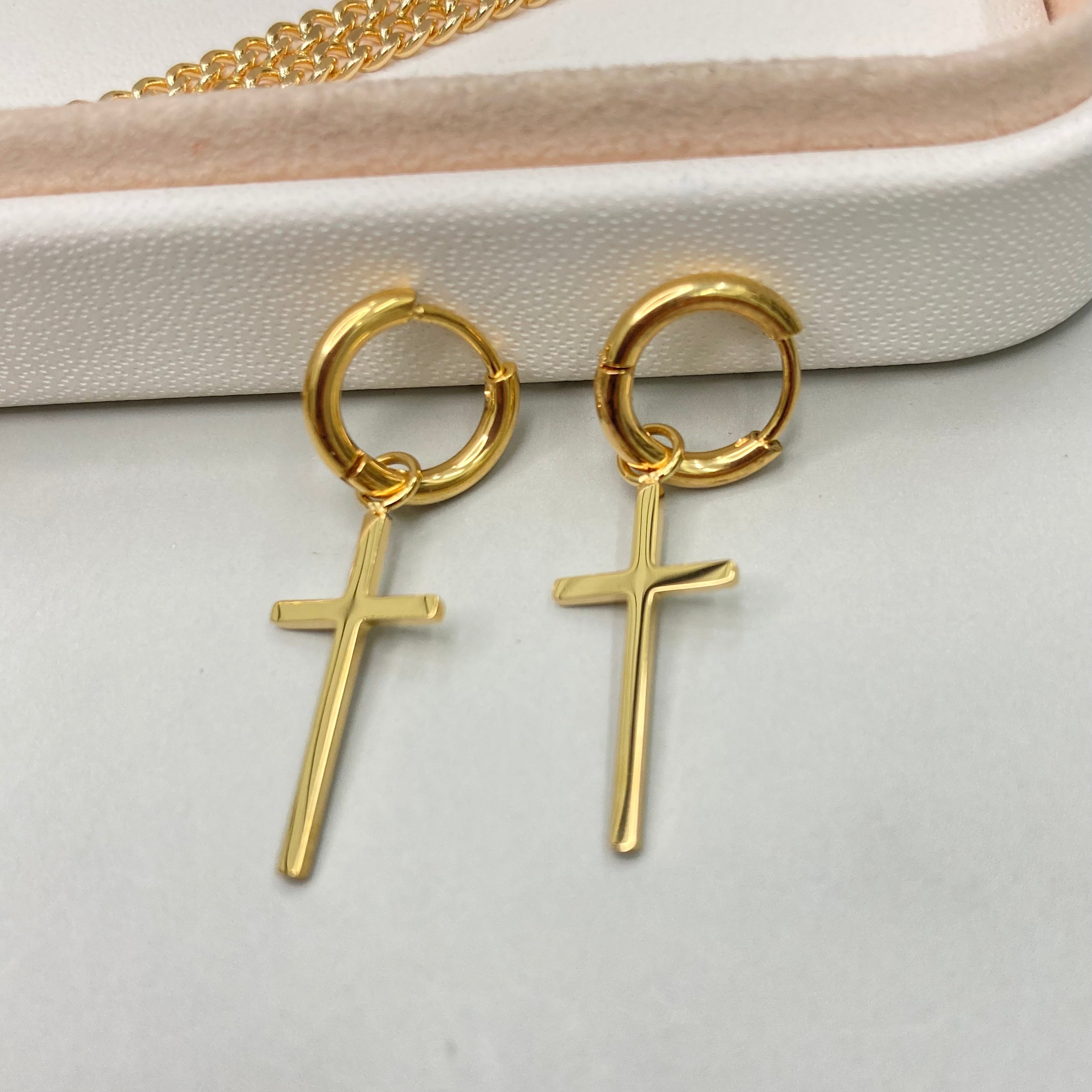 AROS | ARGOLLA CON DIJE DE CRUZ LISO