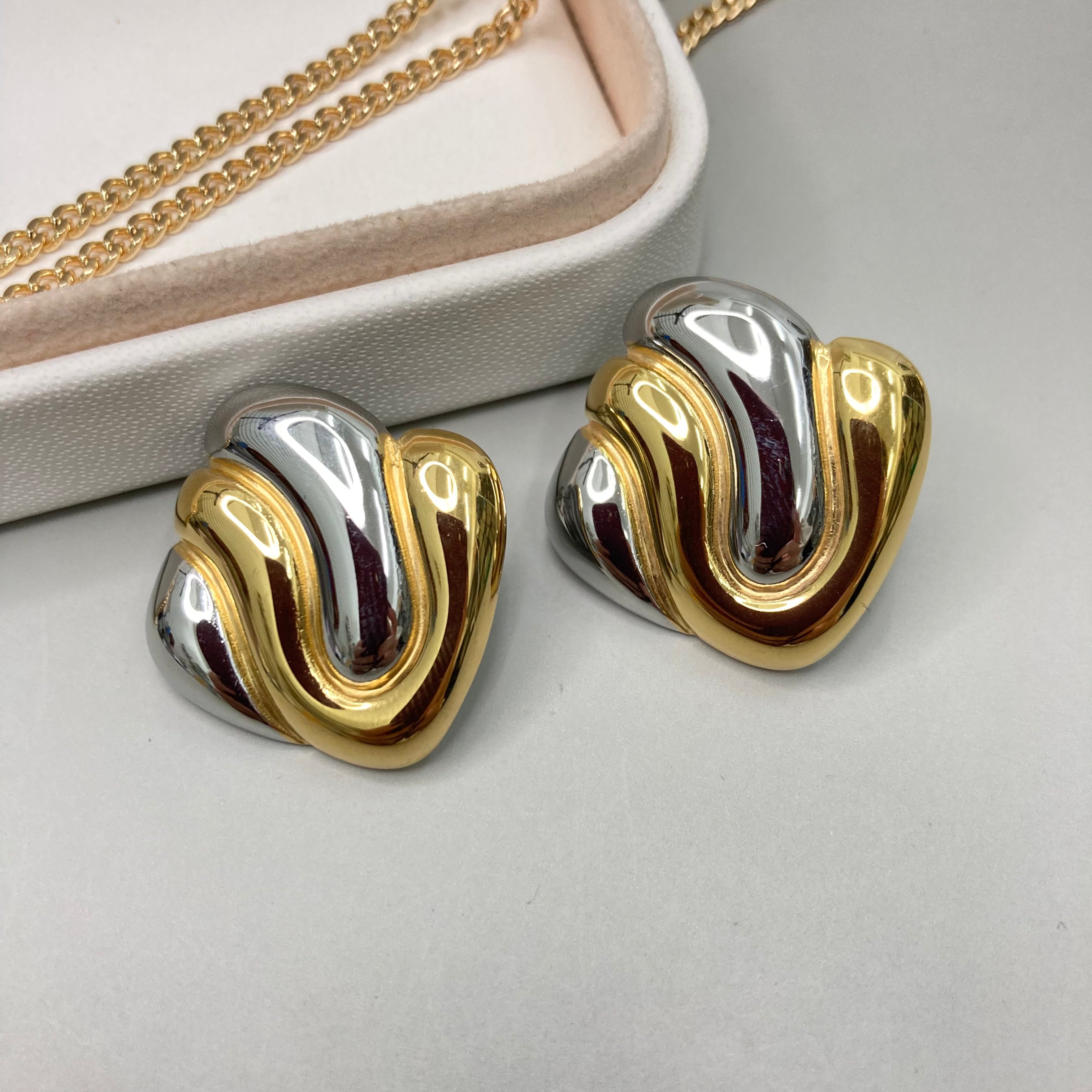 AROS | ROMBO CON LINEAS ONDULADAS