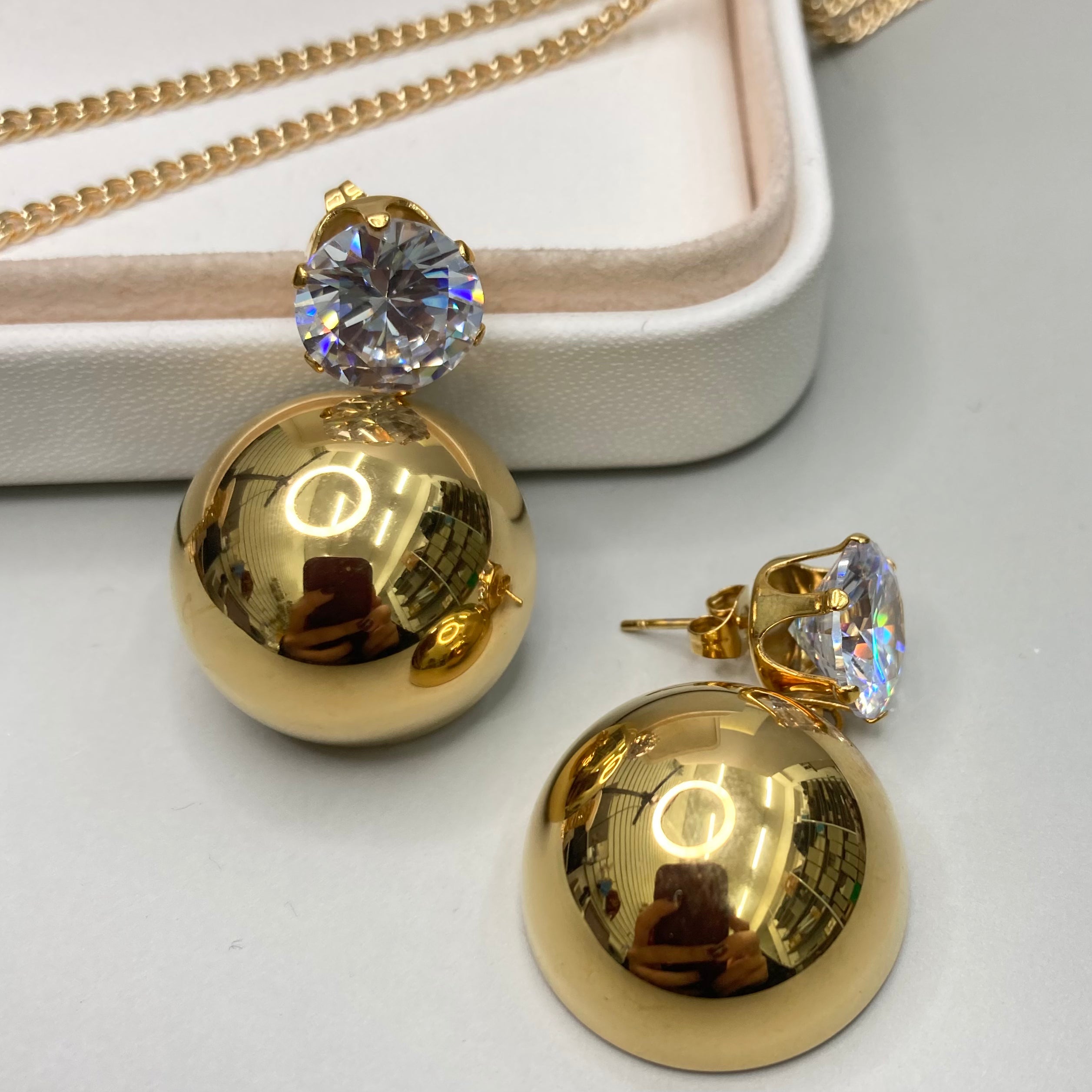 AROS | CORONA CON CRISTAL Y COLGANTE DE SEMIESFERA