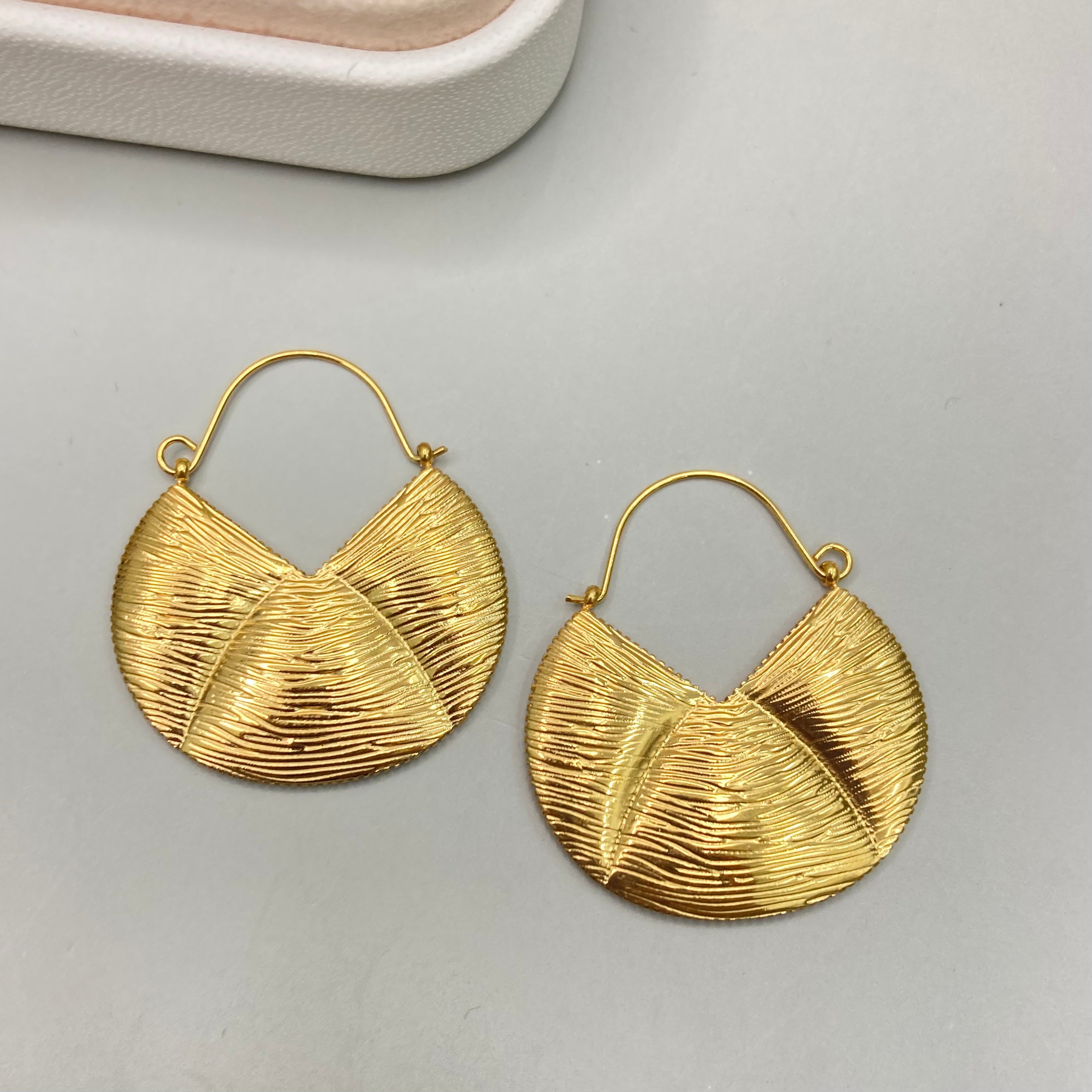 AROS | ARGOLLA BAG CON TEXTURA DE RAYAS
