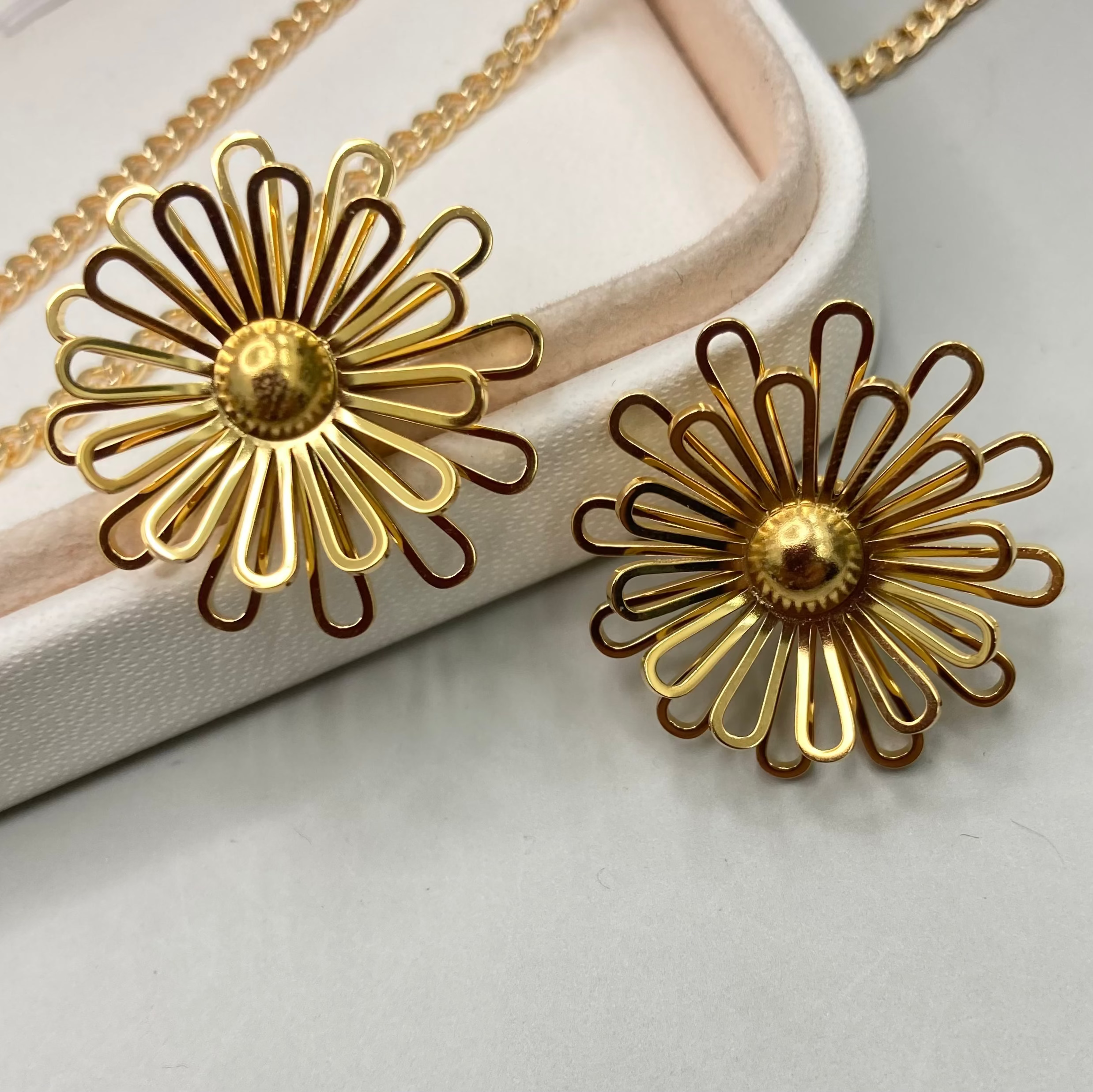 AROS | DISEÑO MARGARITA CON RELIEVE