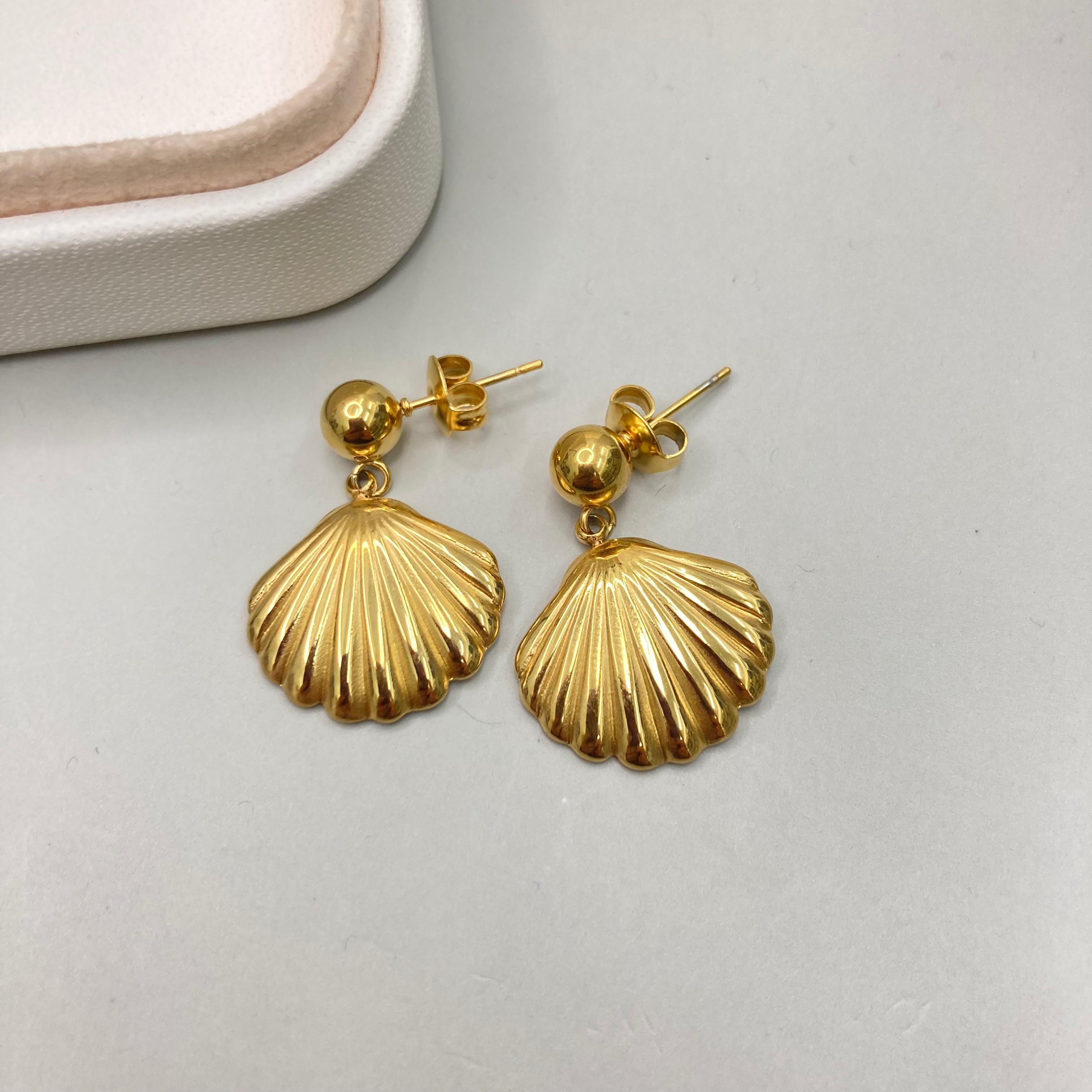 AROS | BOLITA CON COLGANTE DE ALMEJA