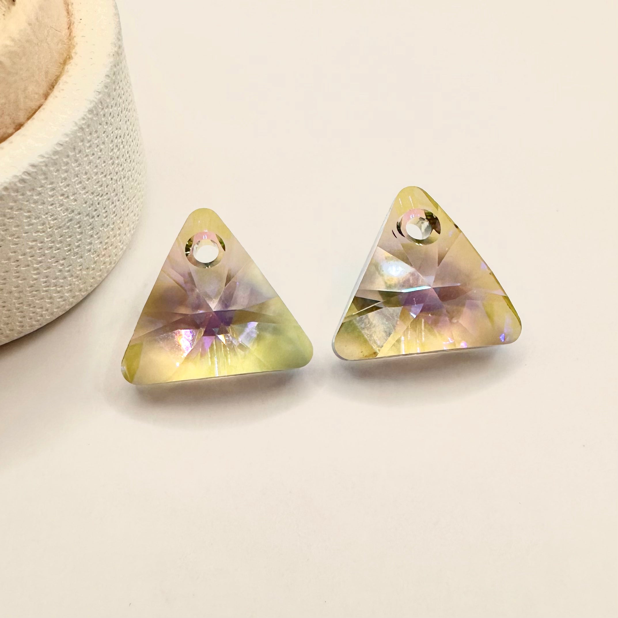 SWAROVSKI CRYSTALS | COLGANTE TRIANGULO (C3)