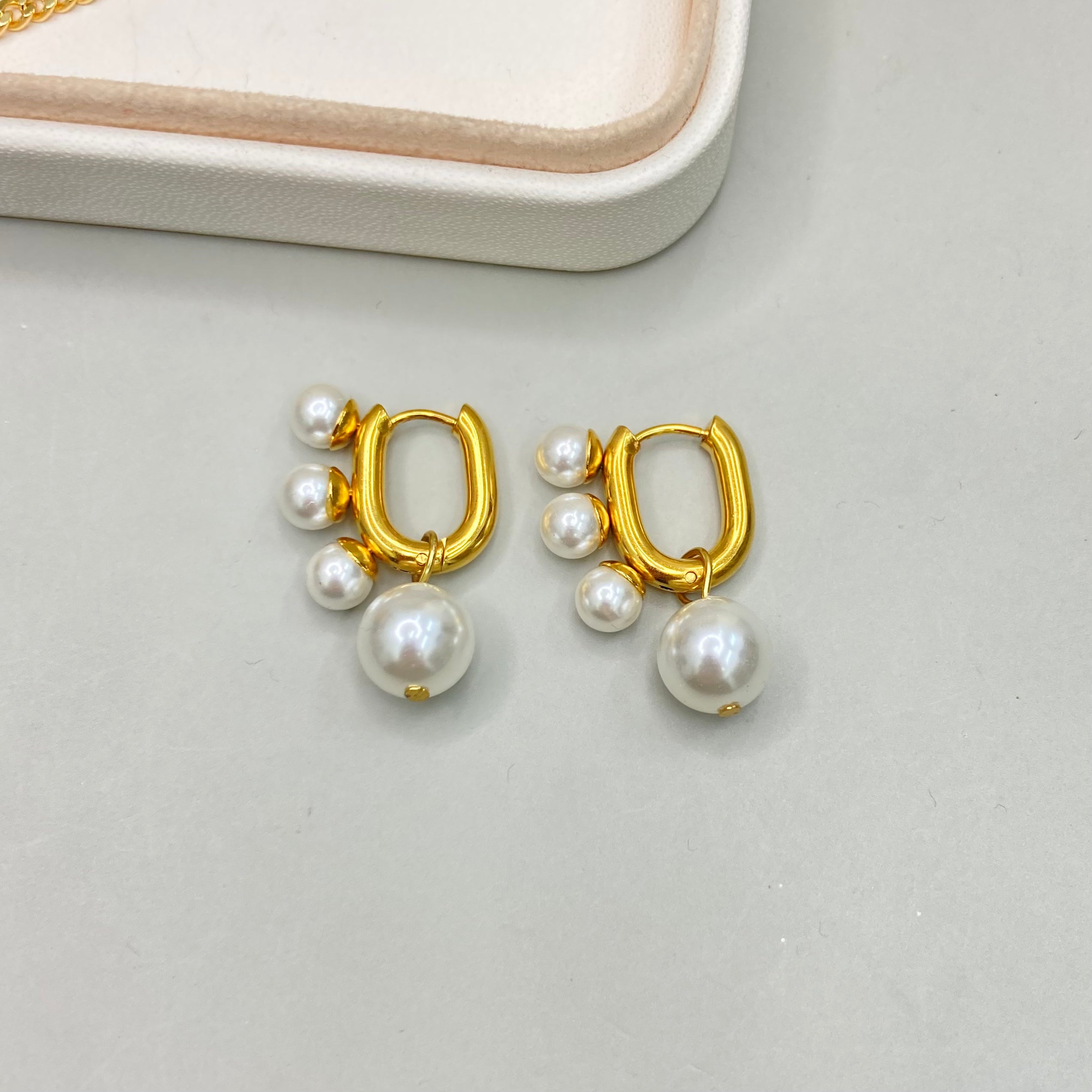 AROS | ARGOLLA OVALADA CON PERLAS