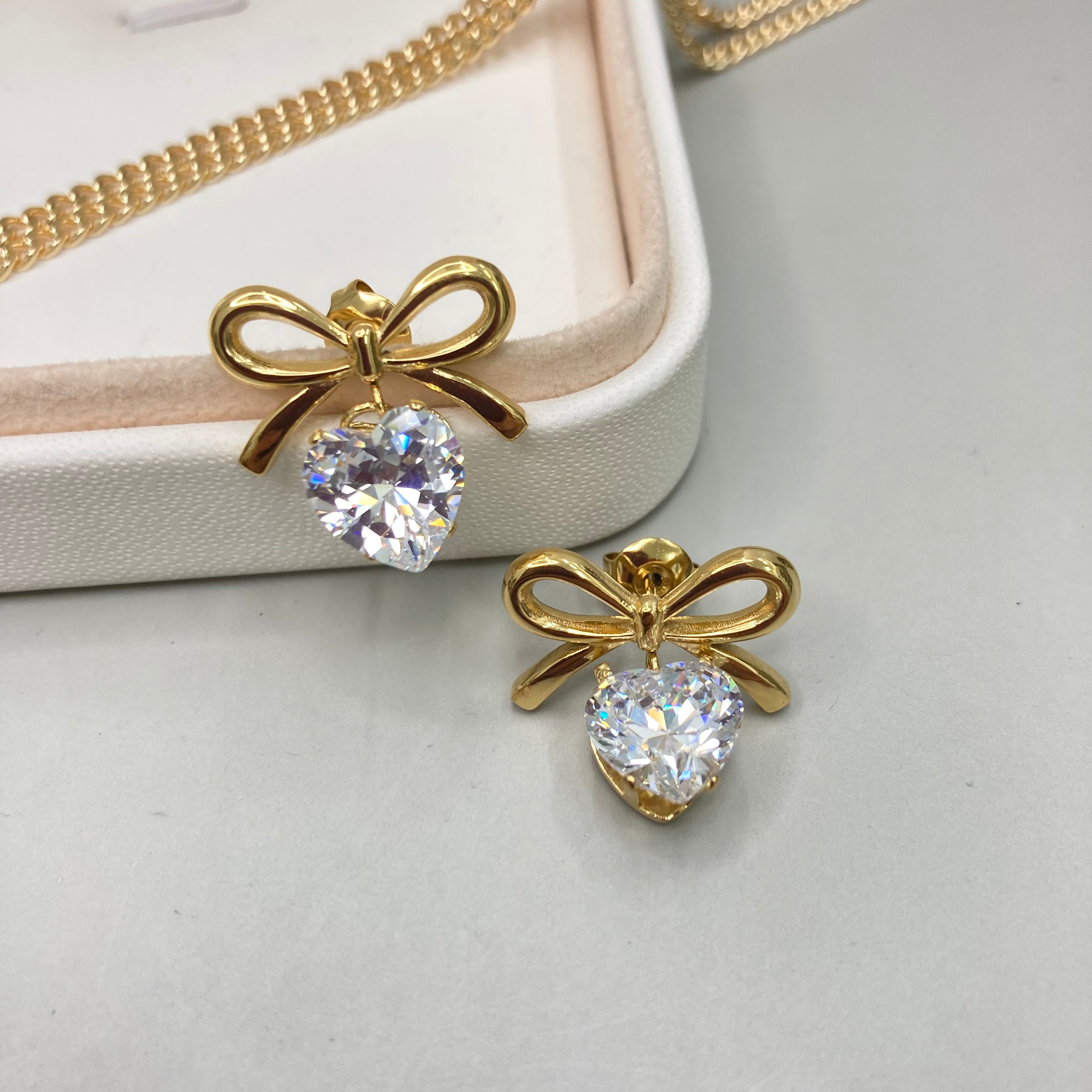AROS | LAZO CON CRISTAL EN FORMA DE CORAZÓN