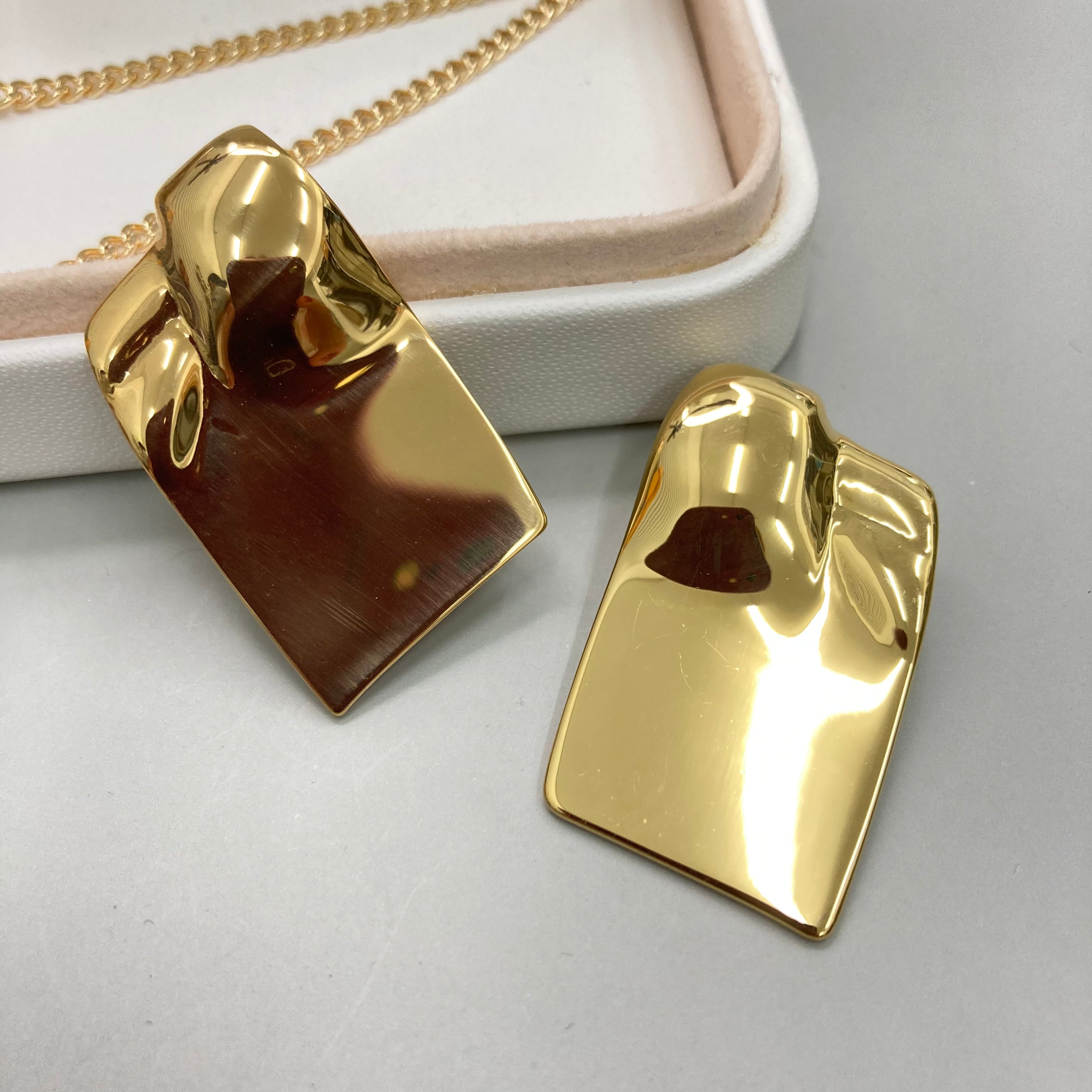 AROS | DISEÑO GEOMETRICO DORADO