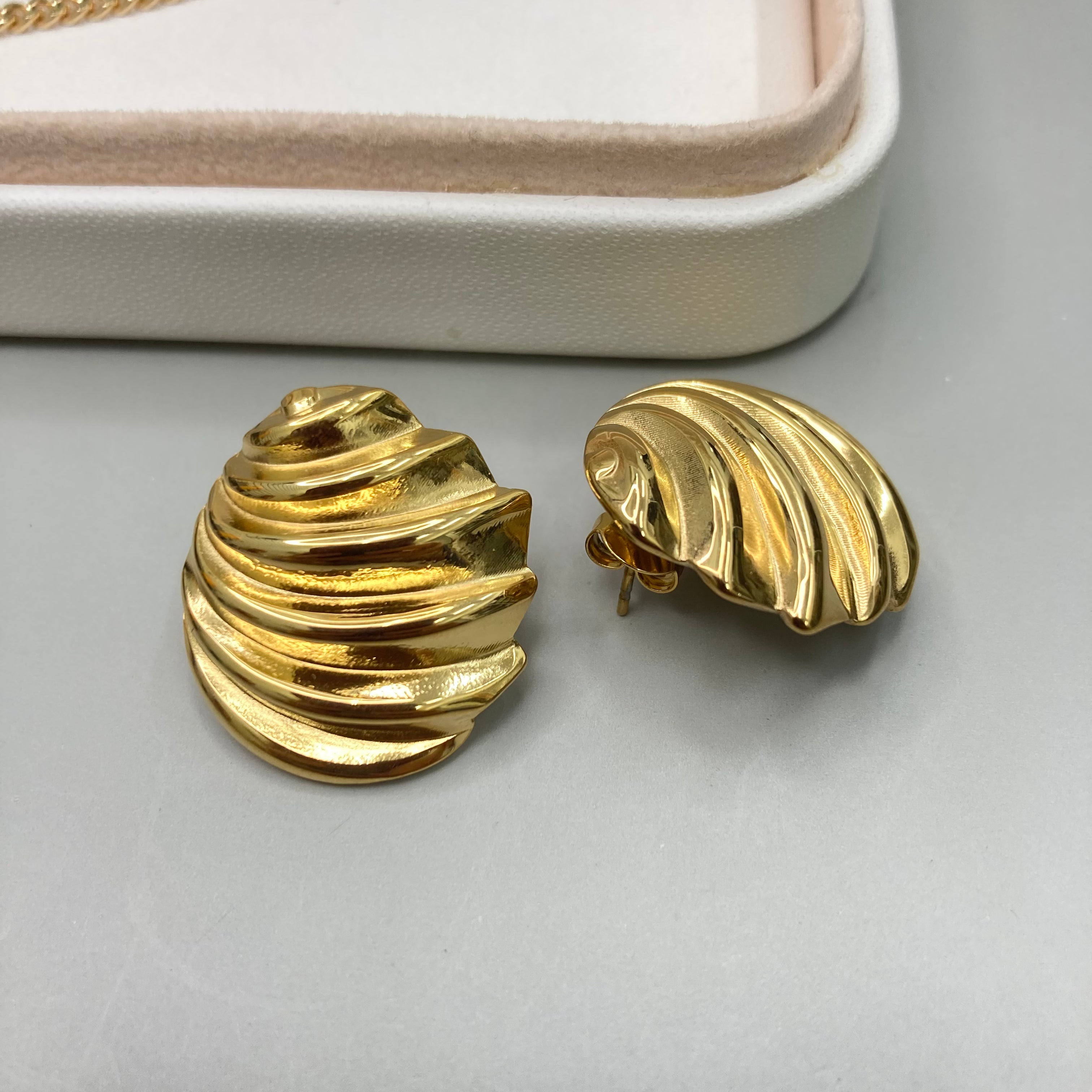 AROS | DISEÑO PLIEGUES REGULARES DORADOS