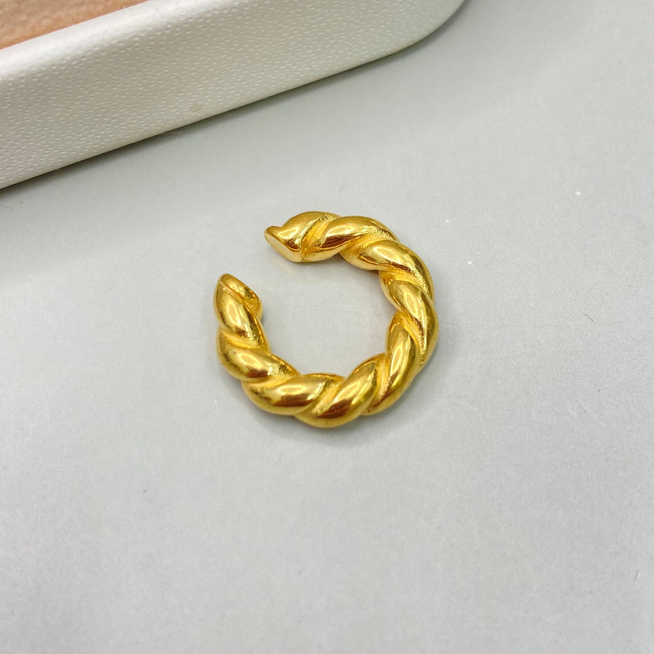EAR CUFF TRENZADO DORADO| BAÑO DE ORO 18K