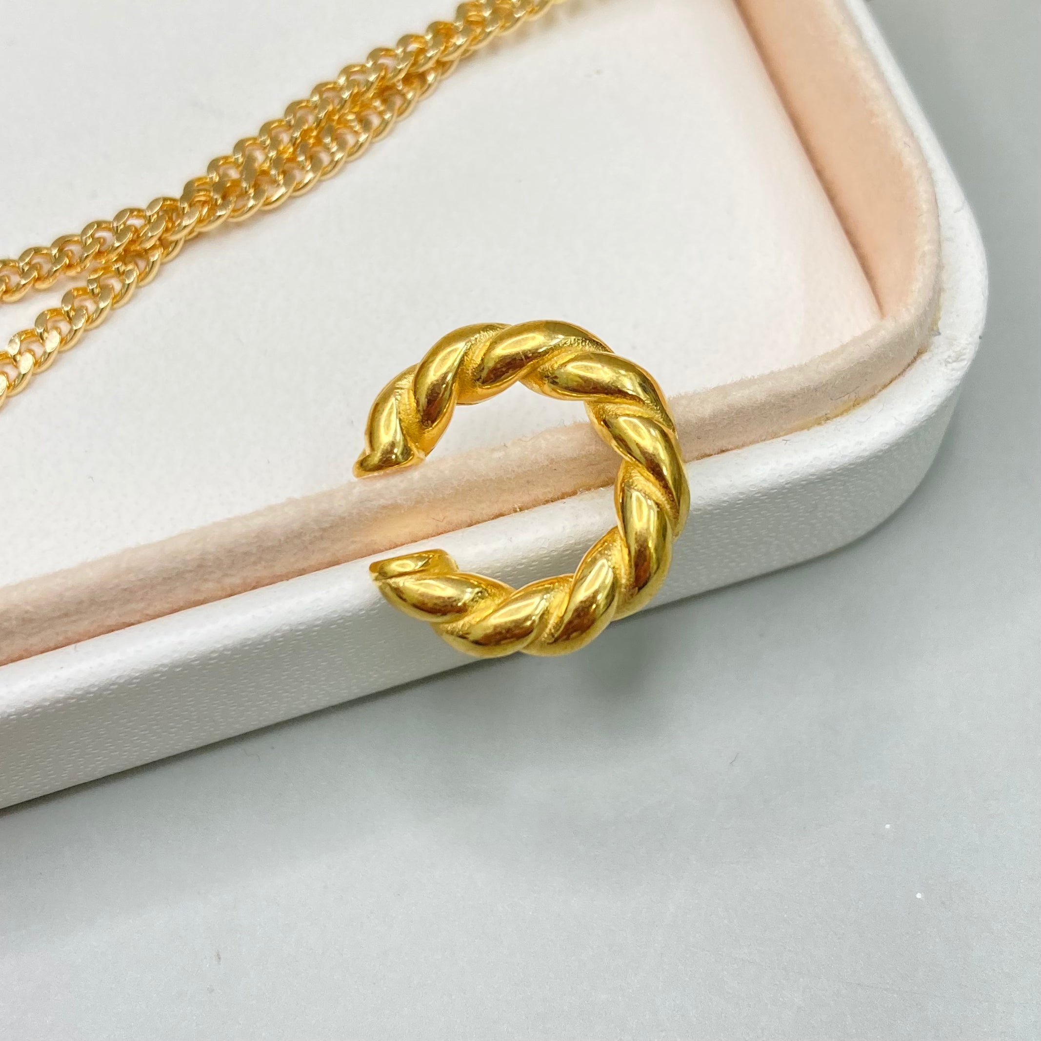 EAR CUFF TRENZADO DORADO| BAÑO DE ORO 18K