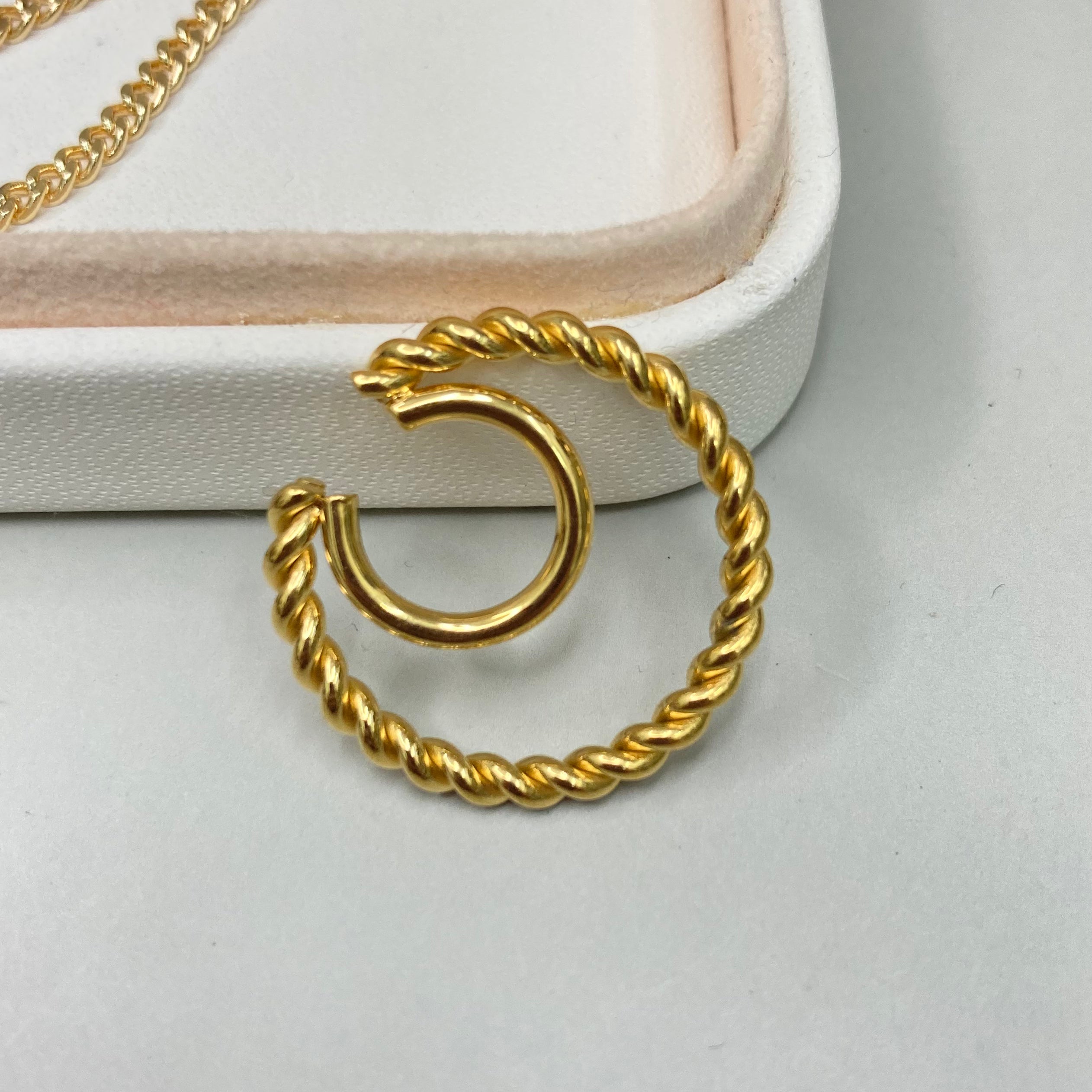EAR CUFF DOBLE CIRCULO TRENZADO DORADO| BAÑO DE ORO 18K