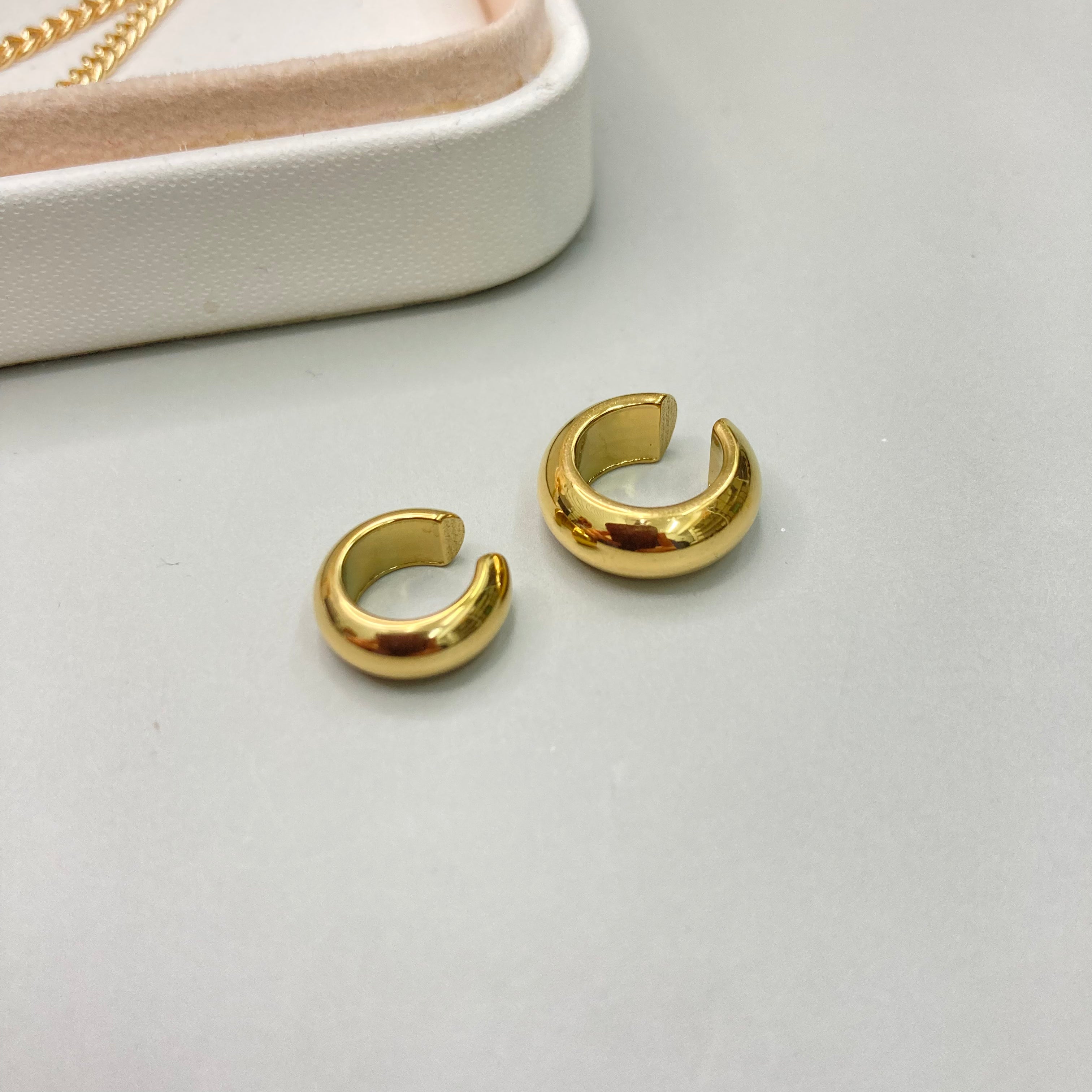 EAR CUFF ARGOLLA DORADA BASICA| BAÑO DE ORO 18K