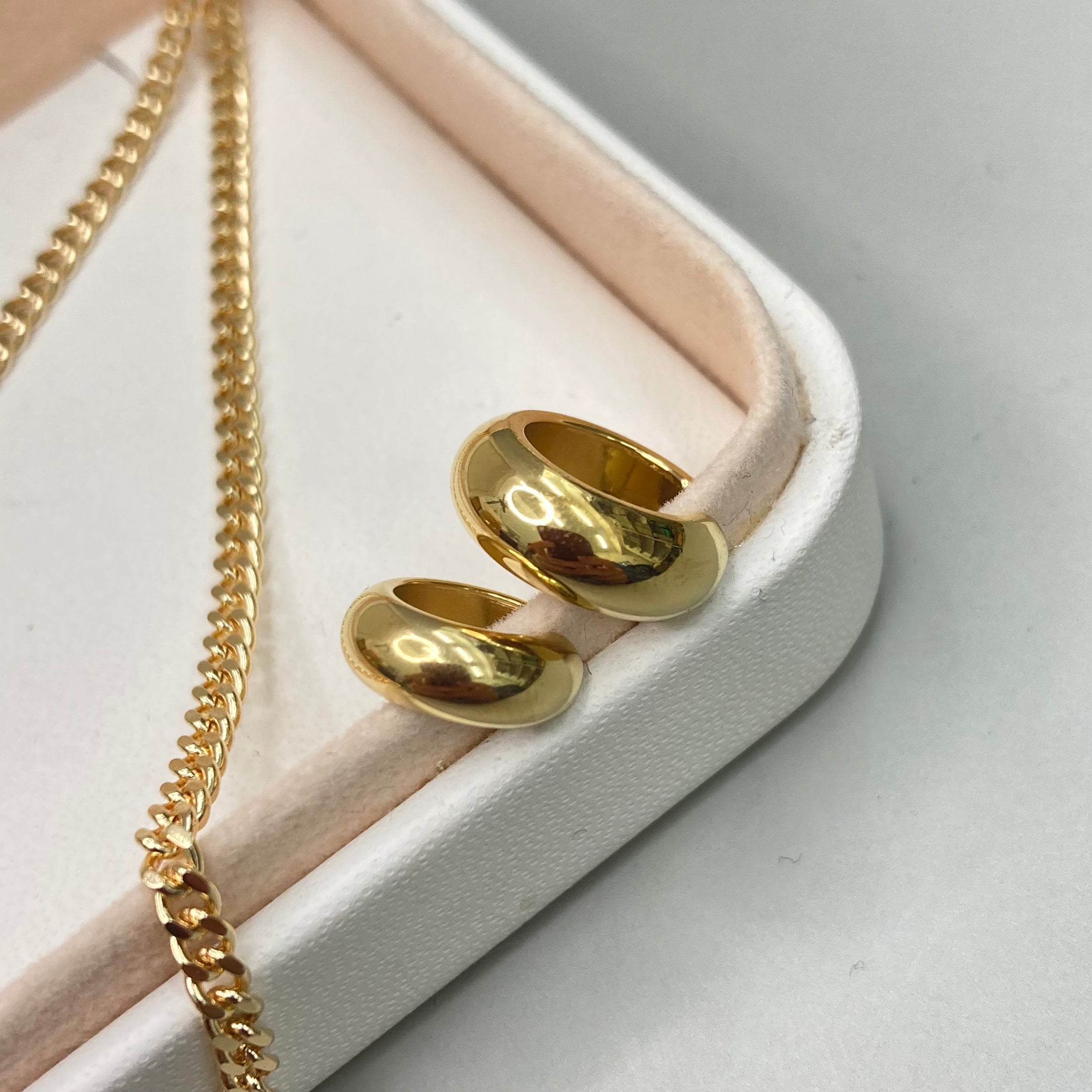 EAR CUFF ARGOLLA DORADA BASICA| BAÑO DE ORO 18K