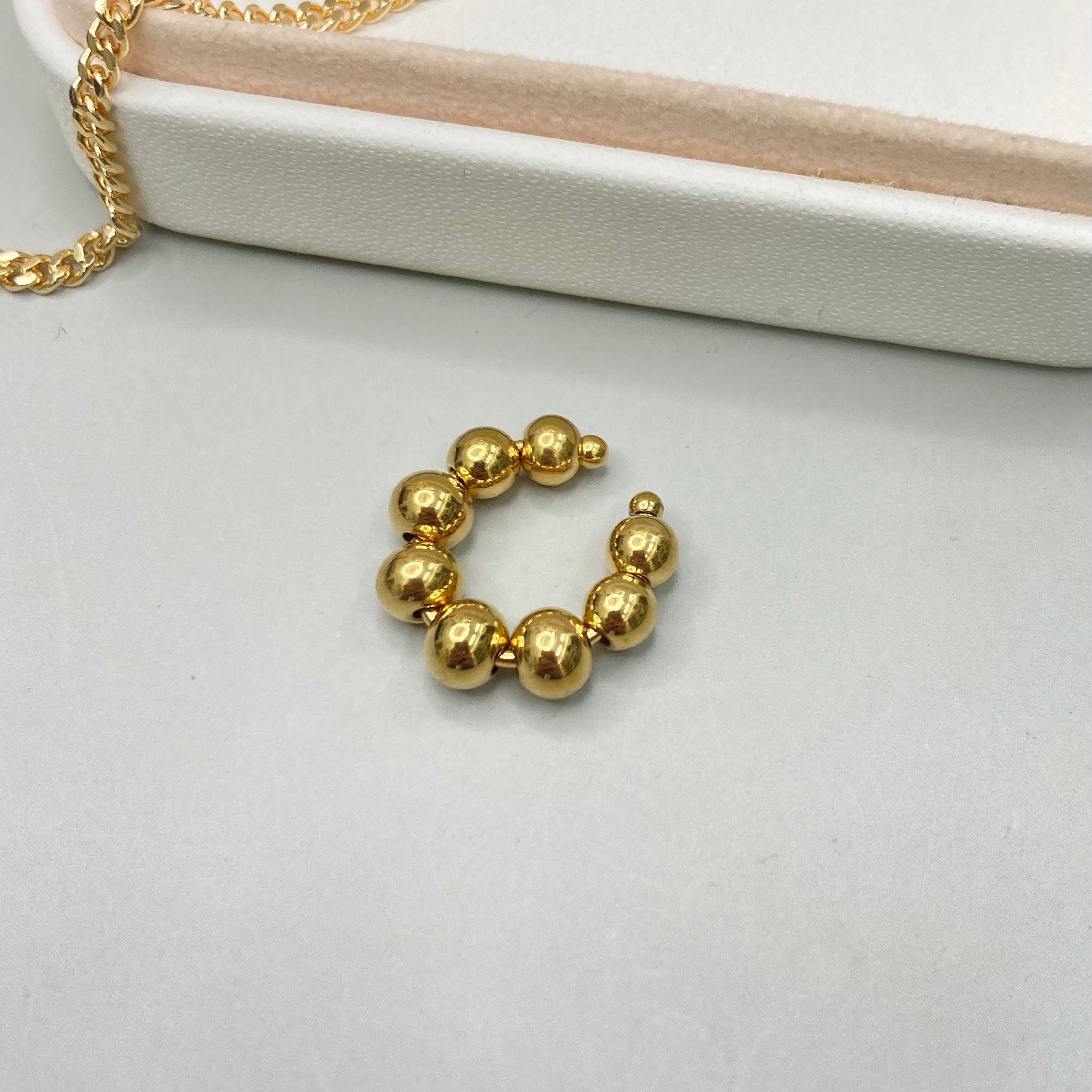 EAR CUFF BOLITAS EN ESCALA DORADAS| BAÑO DE ORO 18K
