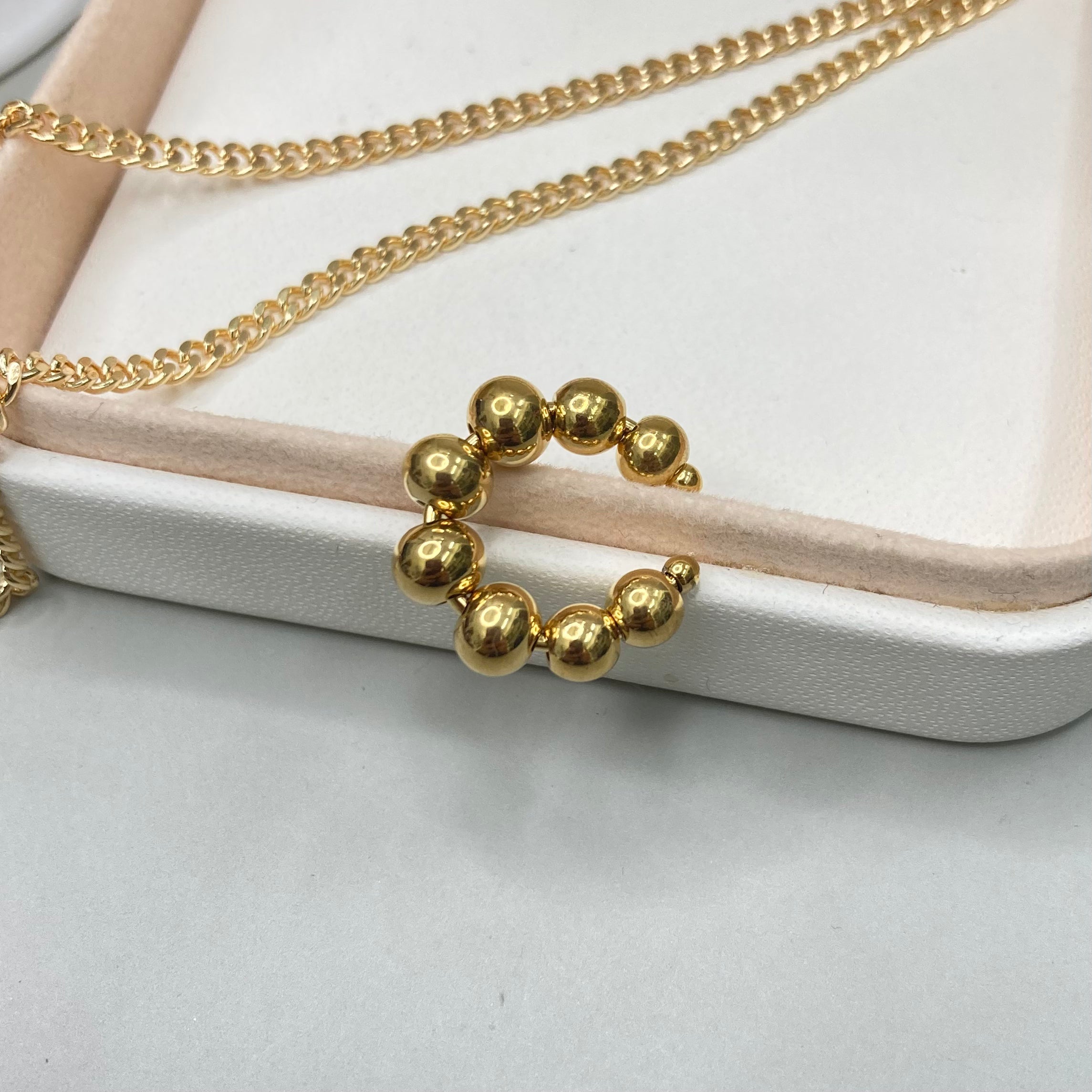 EAR CUFF BOLITAS EN ESCALA DORADAS| BAÑO DE ORO 18K