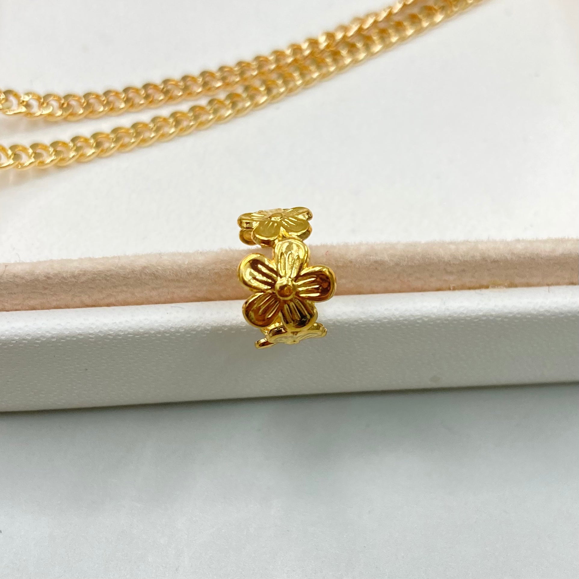 EAR CUFF FLORES DORADAS| BAÑO DE ORO 18K