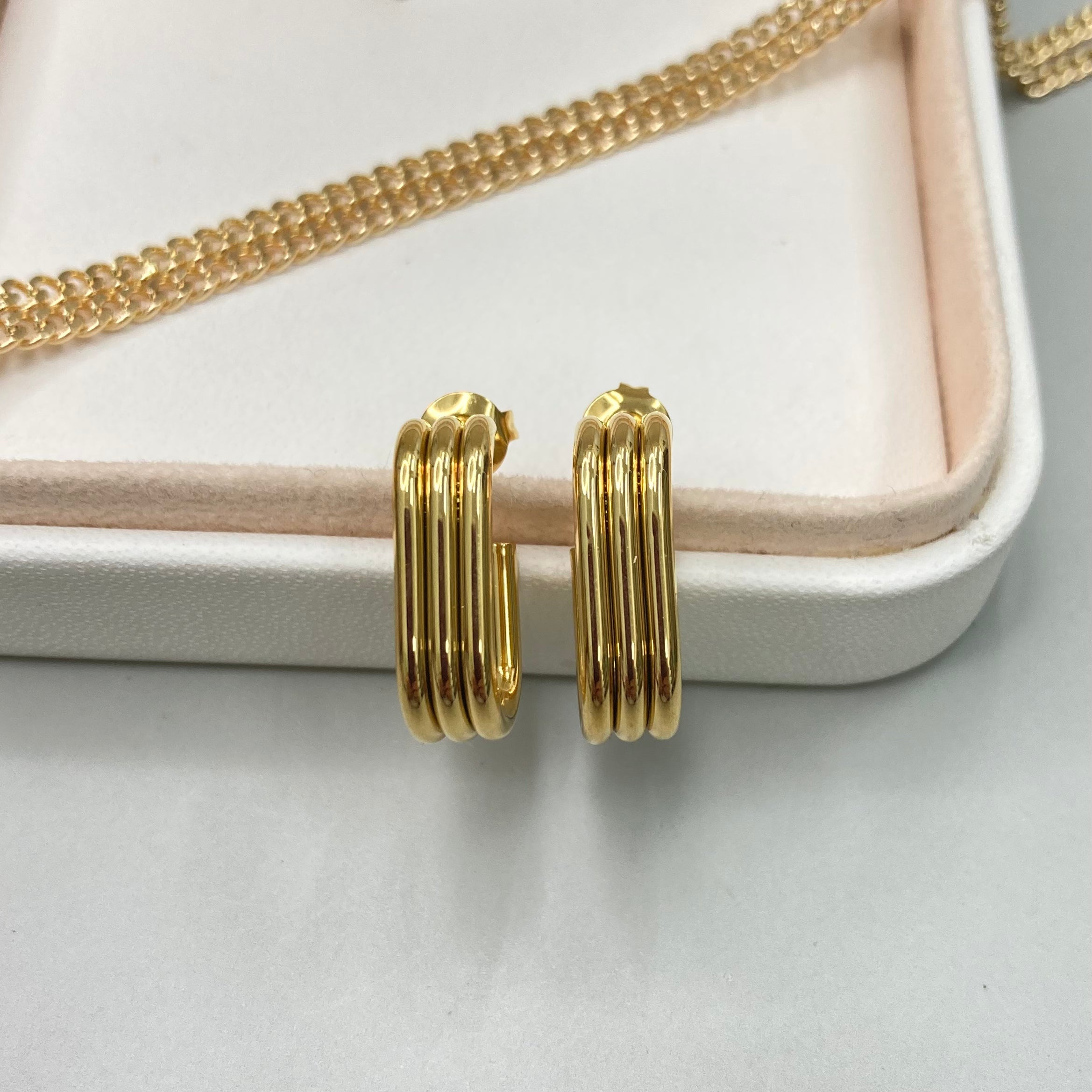 AROS | FORMA DE J