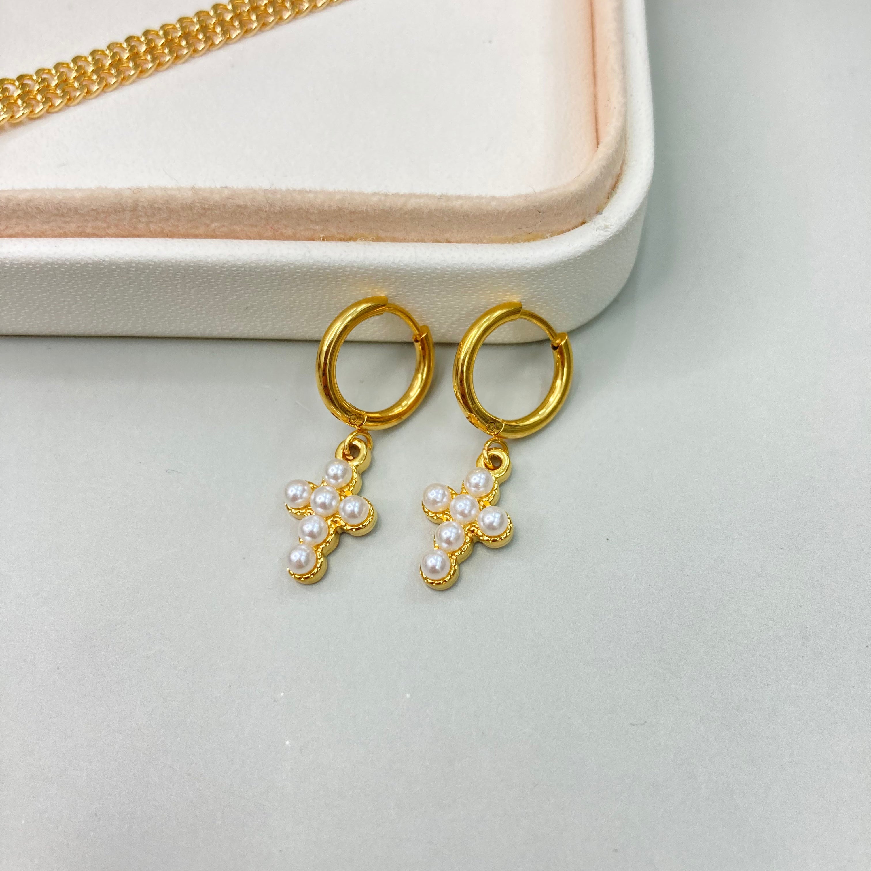 AROS | ARGOLLA CON COLGANTE DE CRUZ Y MINI PERLAS