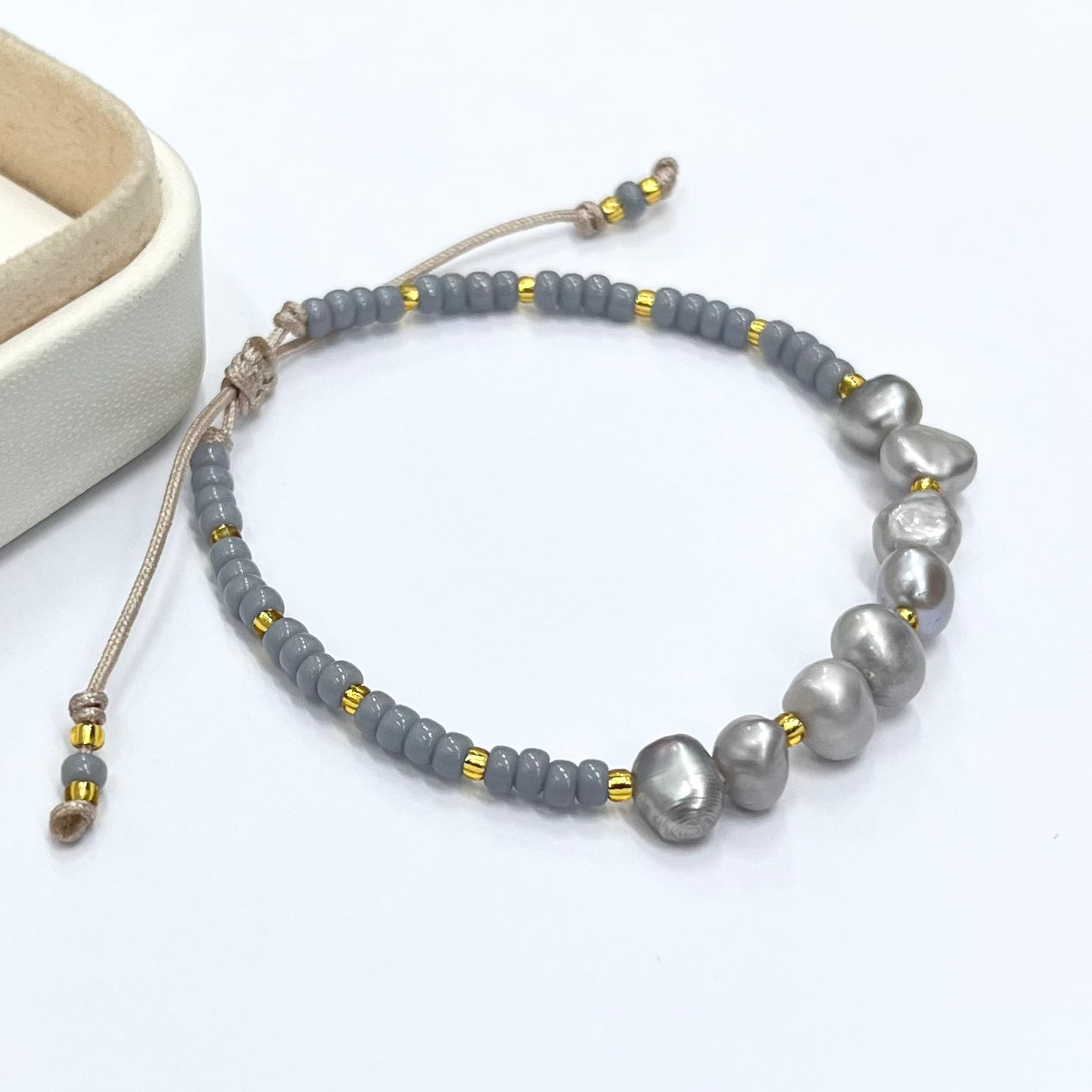 PULSERA PERLAS GRIS | LUNAM