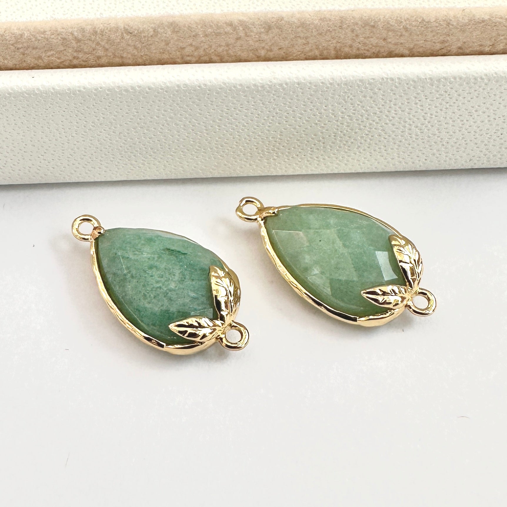 SEPARADOR GOTA | JADE | BAÑO DE ORO 14K | 20MM