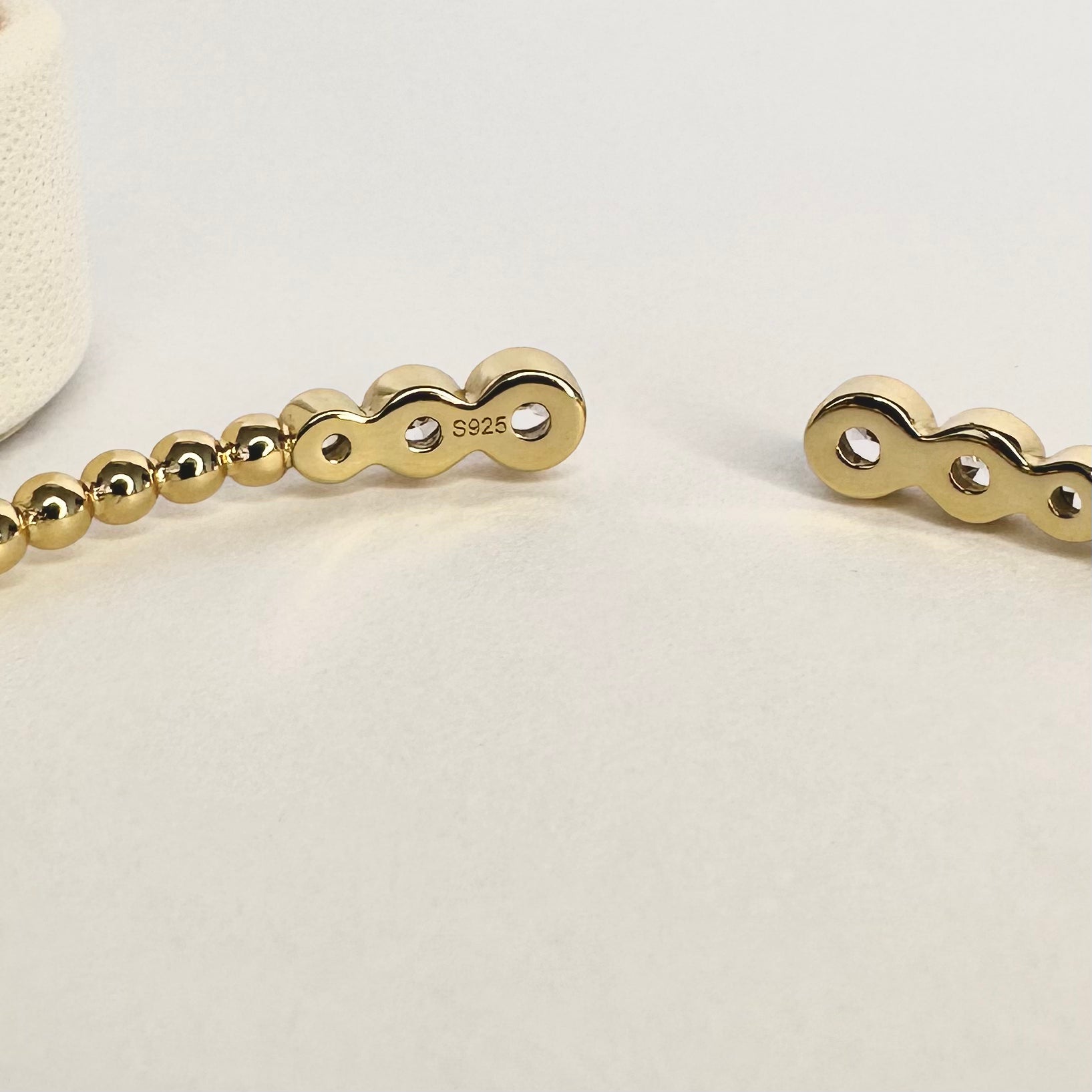 PULSERA TRES CIRCONES | BAÑO DE ORO 14K | 16CM