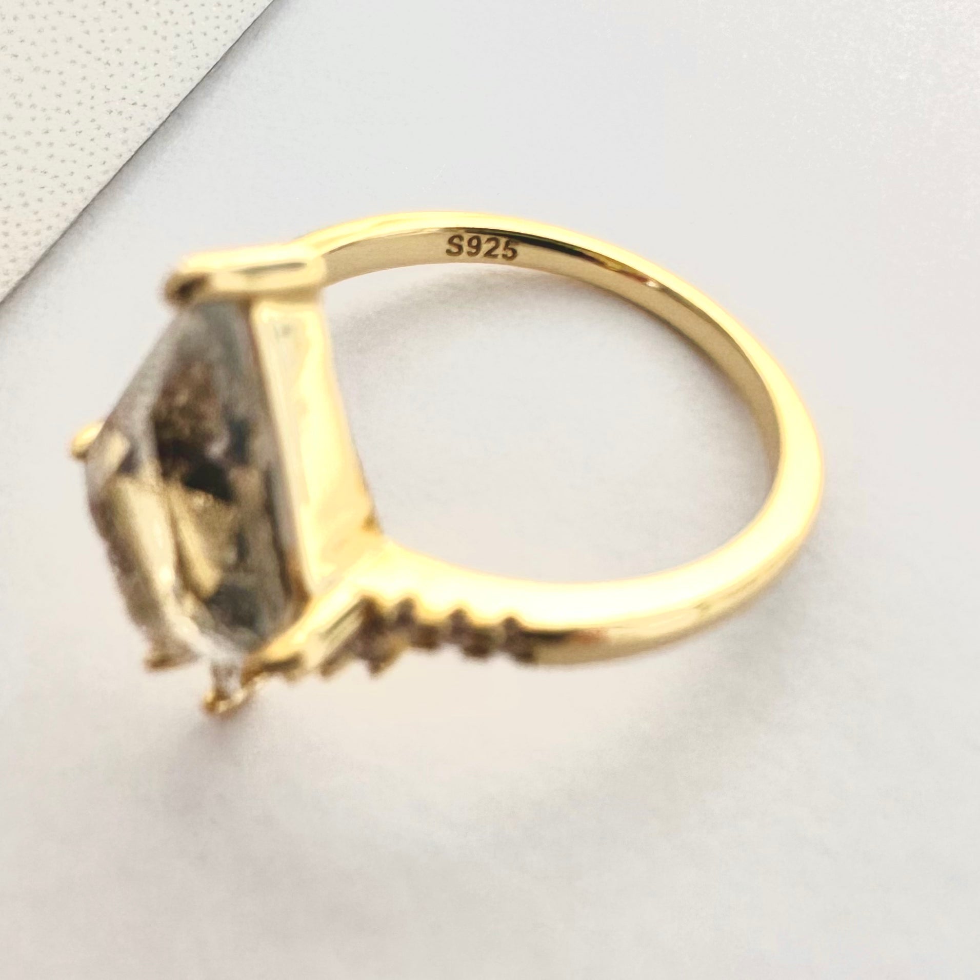 ANILLO “COMETA” | DIAMANTE HERKIMER | BAÑO DE ORO 14K