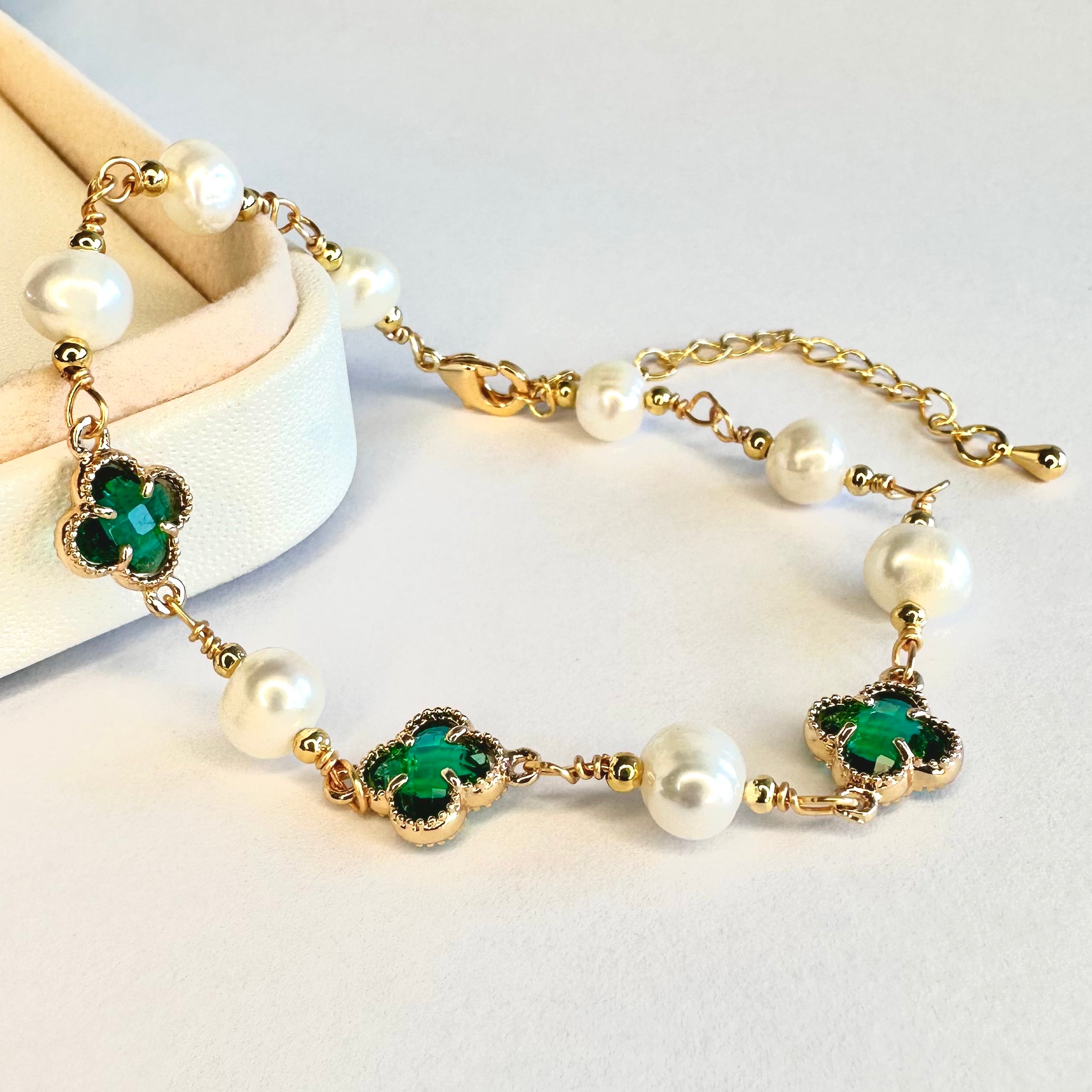 PULSERA TREBOL 4 HOJAS VERDE | PERLAS DE RIO | BAÑO EN ORO 18K | 24CM