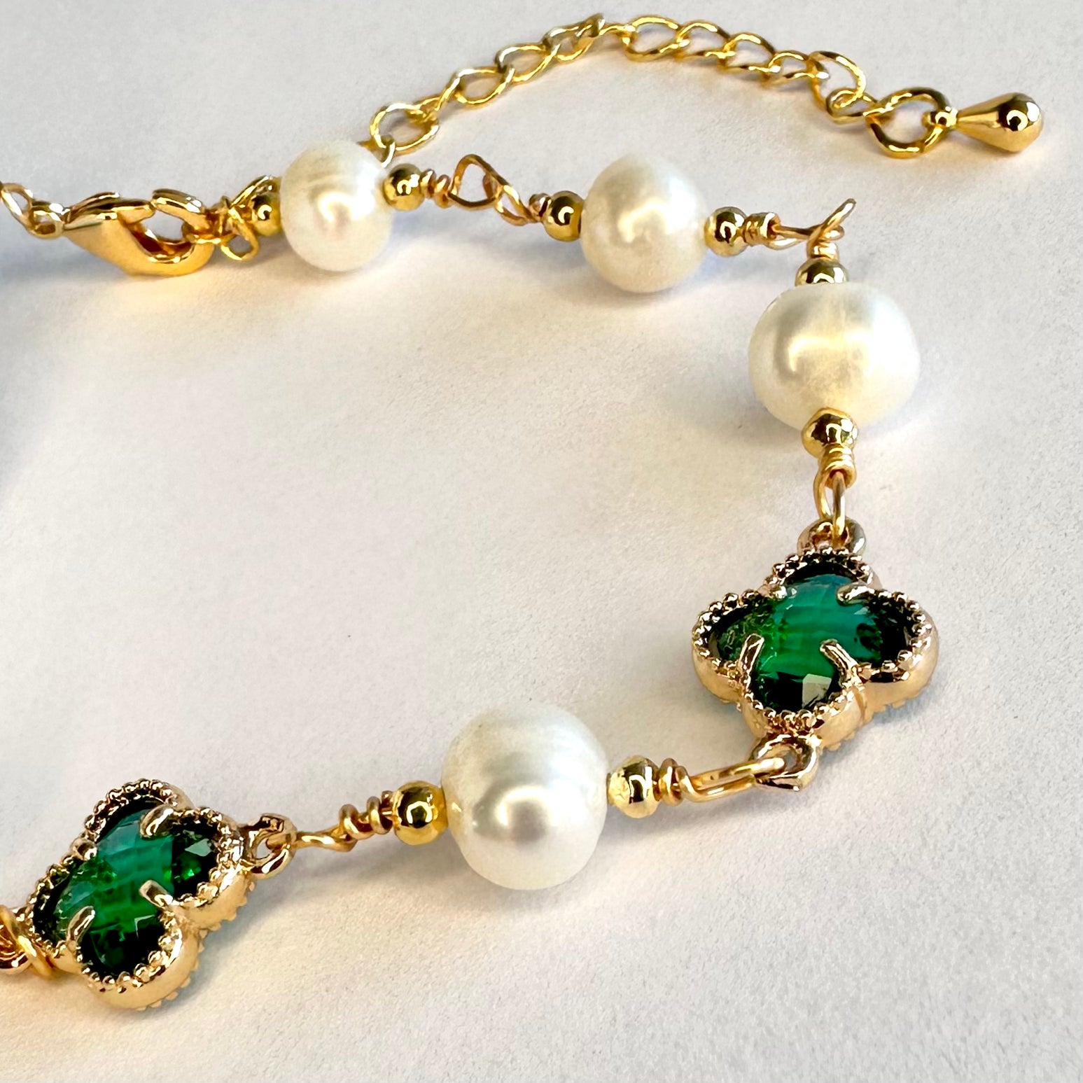 PULSERA TREBOL 4 HOJAS VERDE | PERLAS DE RIO | BAÑO EN ORO 18K | 24CM