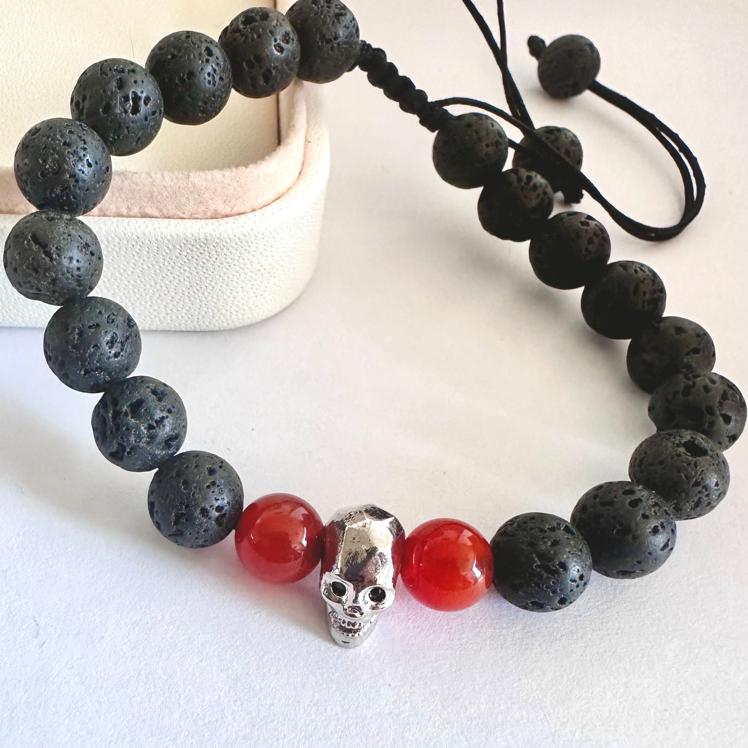 PULSERA HALLOWEEN | 1 CALAVERAS | PIEDRA VOLCANICA Y CORNALINA