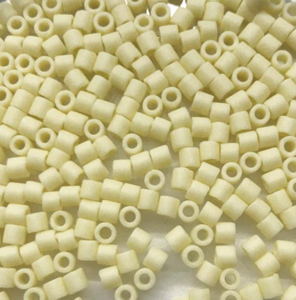 Miyuki Delica Beads 8/0 | 762DB | Crema opaco (C12)